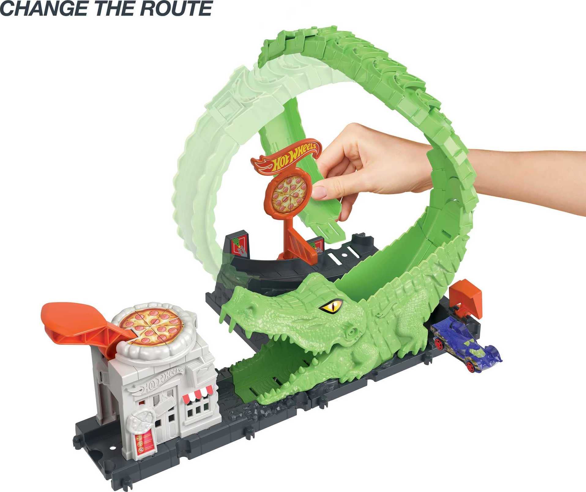 Hot Wheels Gator Loop Attack Playset - Adjustable Track with 1 Car, Connects to Other Sets, Ages 4+