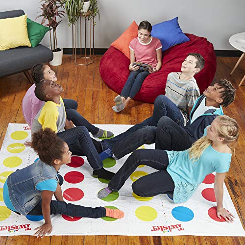 Hasbro Gaming Twister Ultimate - Bigger Mat, More Spots, Family Party Game for Kids Ages 6+