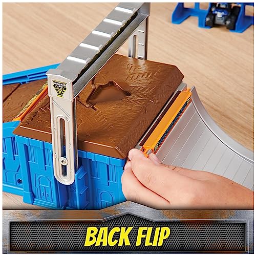 Monster Jam Mini Freestyle Flip Arena Spielset und Aufbewahrung mit 2 Mini-Trucks, Ki
