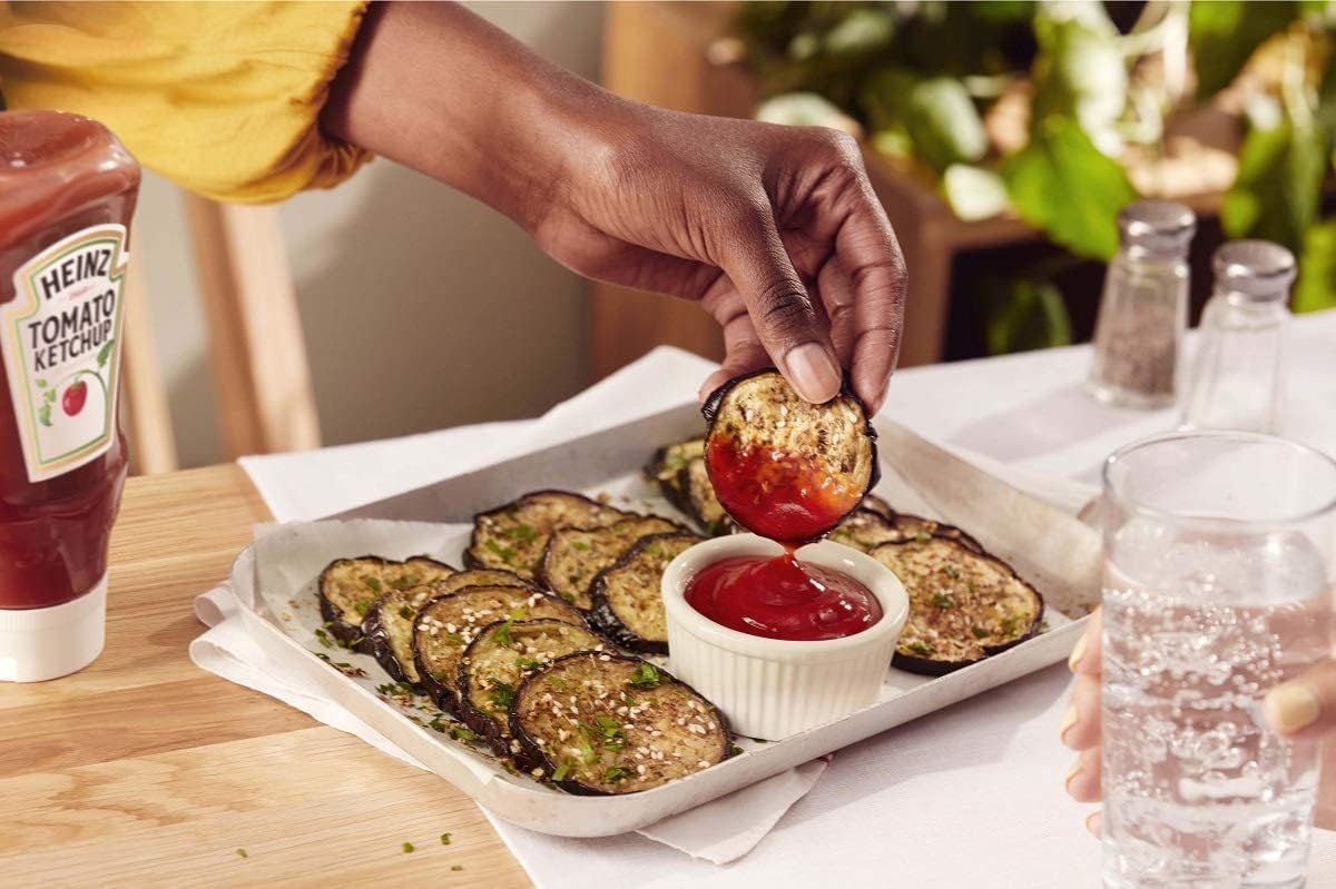 Heinz Tomato Ketchup, 910g Glass Bottle 4