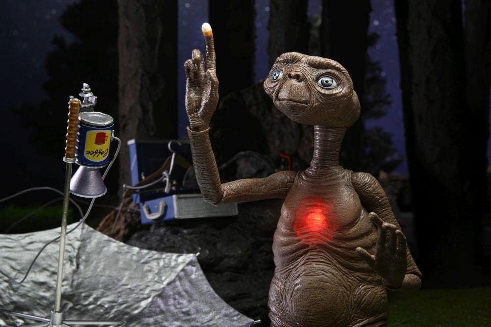 NECA E.T. The Extra-Terrestrial 40th Anniversary - E.T. Ultimate 7" Action Figure with LED (55079)