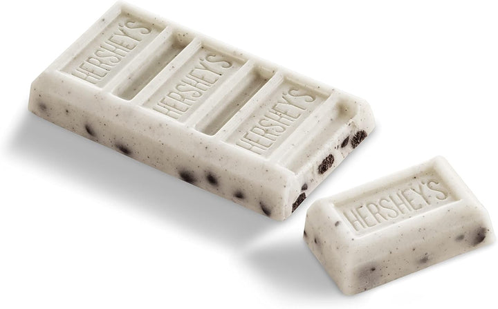 Hershey's Cookies 'n' Crème White Chocolate Flavour Bar with Cookie Pieces – Pack of 24 (40g Each)