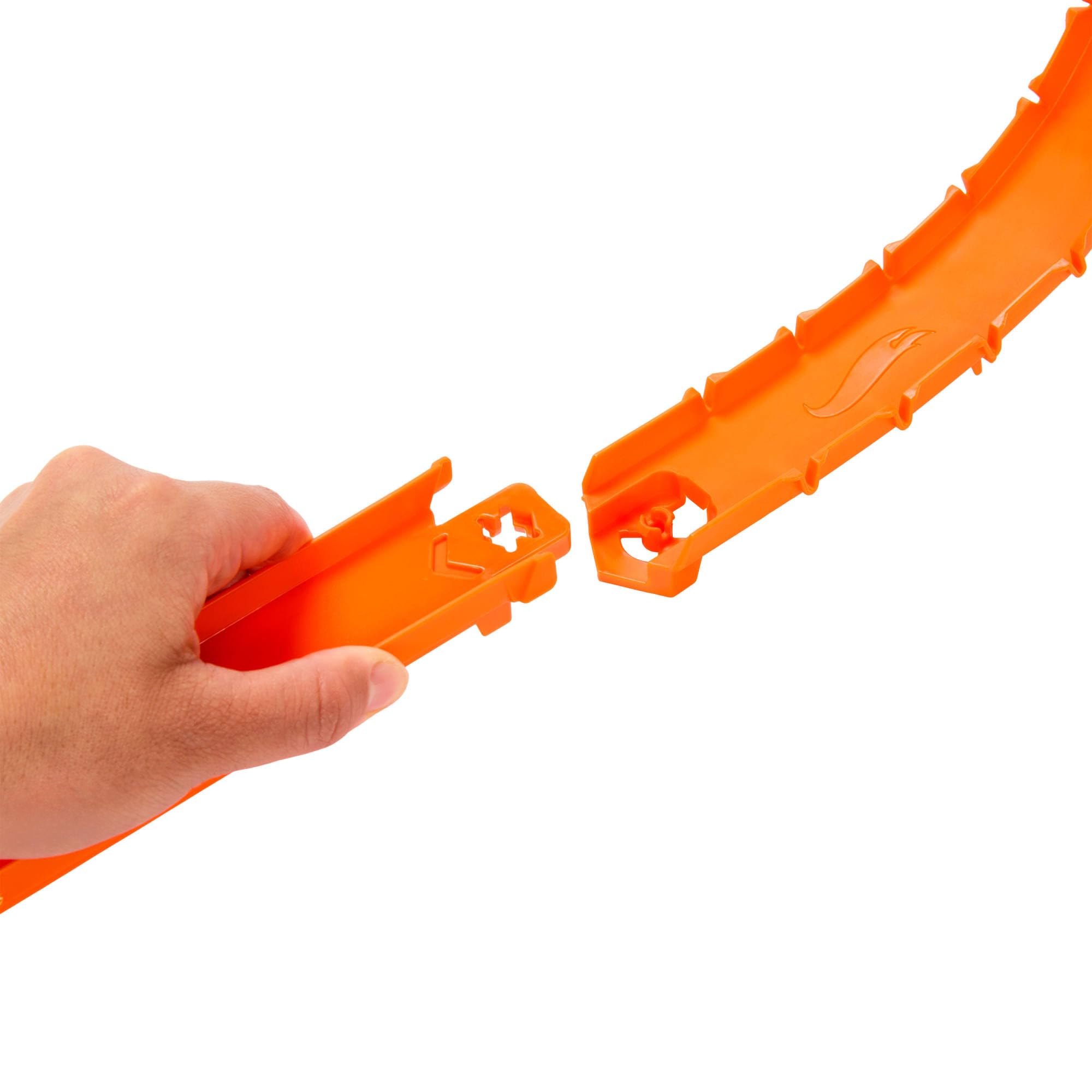 Hot Wheels Track Creator Deluxe Pack - 25 Feet Speed Snap Track with 2 Cars