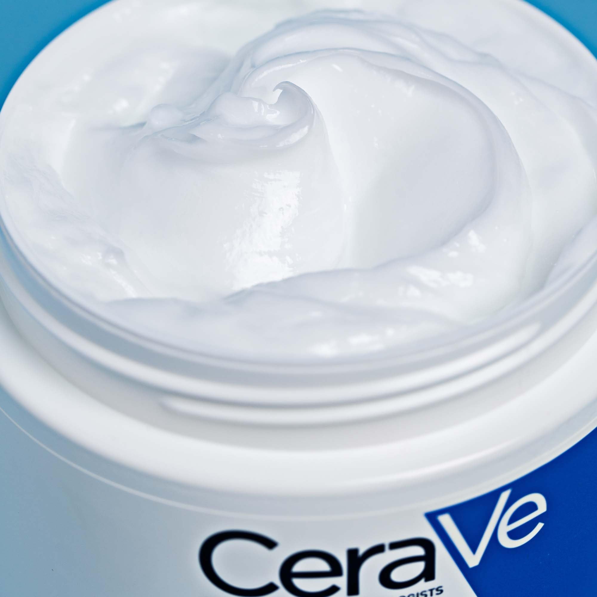 CeraVe Moisturising Cream for Dry to Very Dry Skin (454g) 10