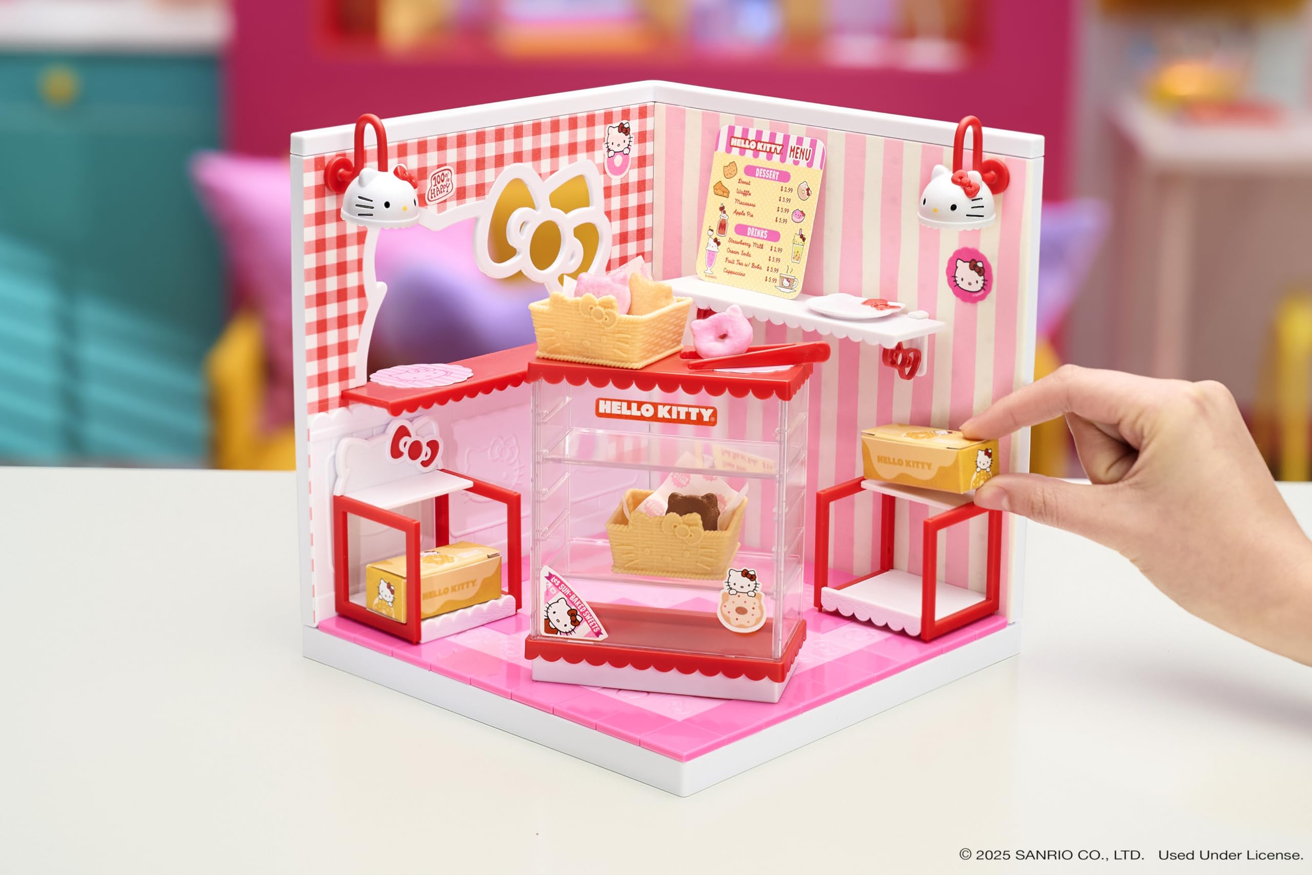 Miniverse Make It Mini Spaces Hello Kitty - Building Set for Kids 8+, DIY Craft Room Playset