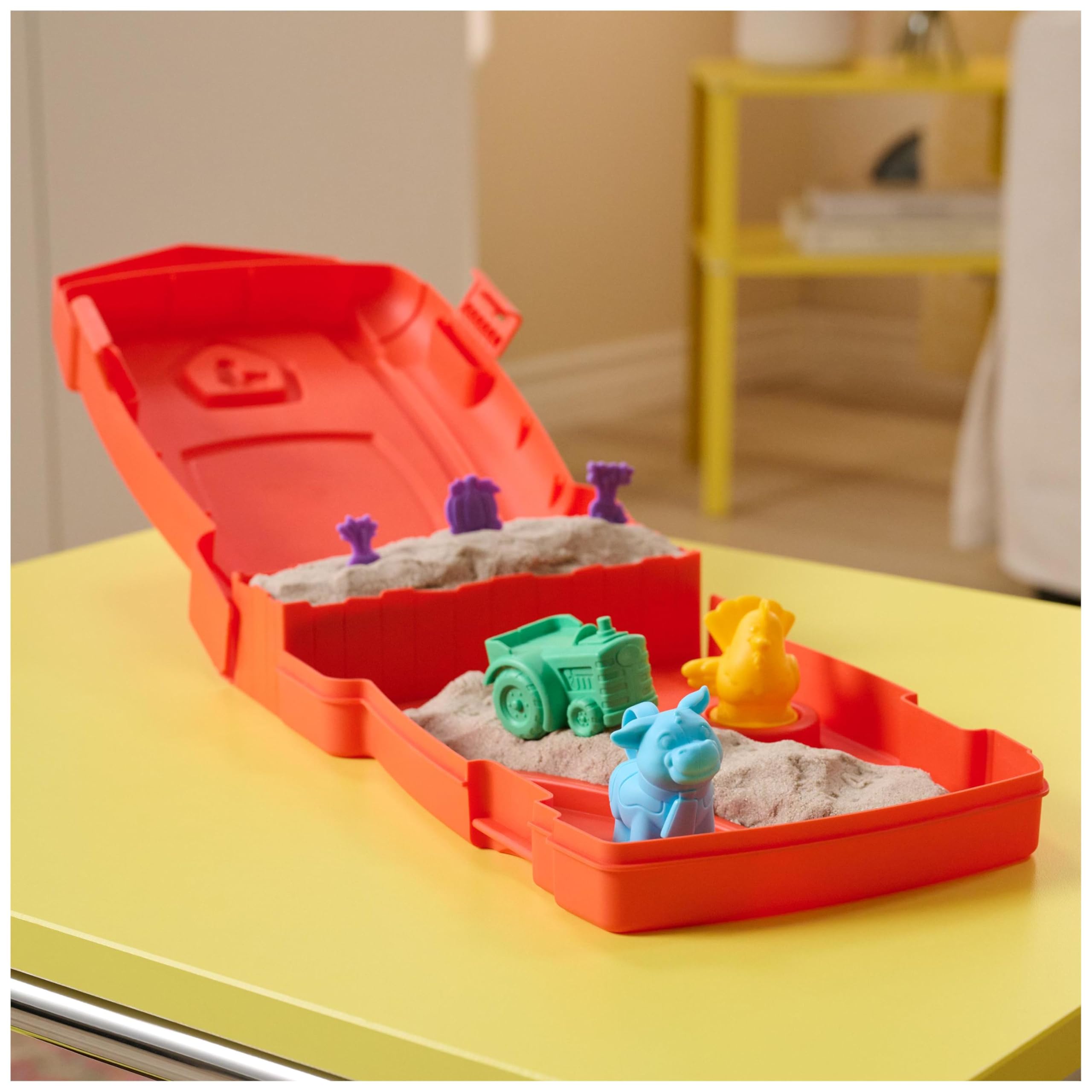 Kinetic Sand Sandy Farm Set with 340g Play Sand, 6 Tools and Moulds, Reusable Barn Storage Case