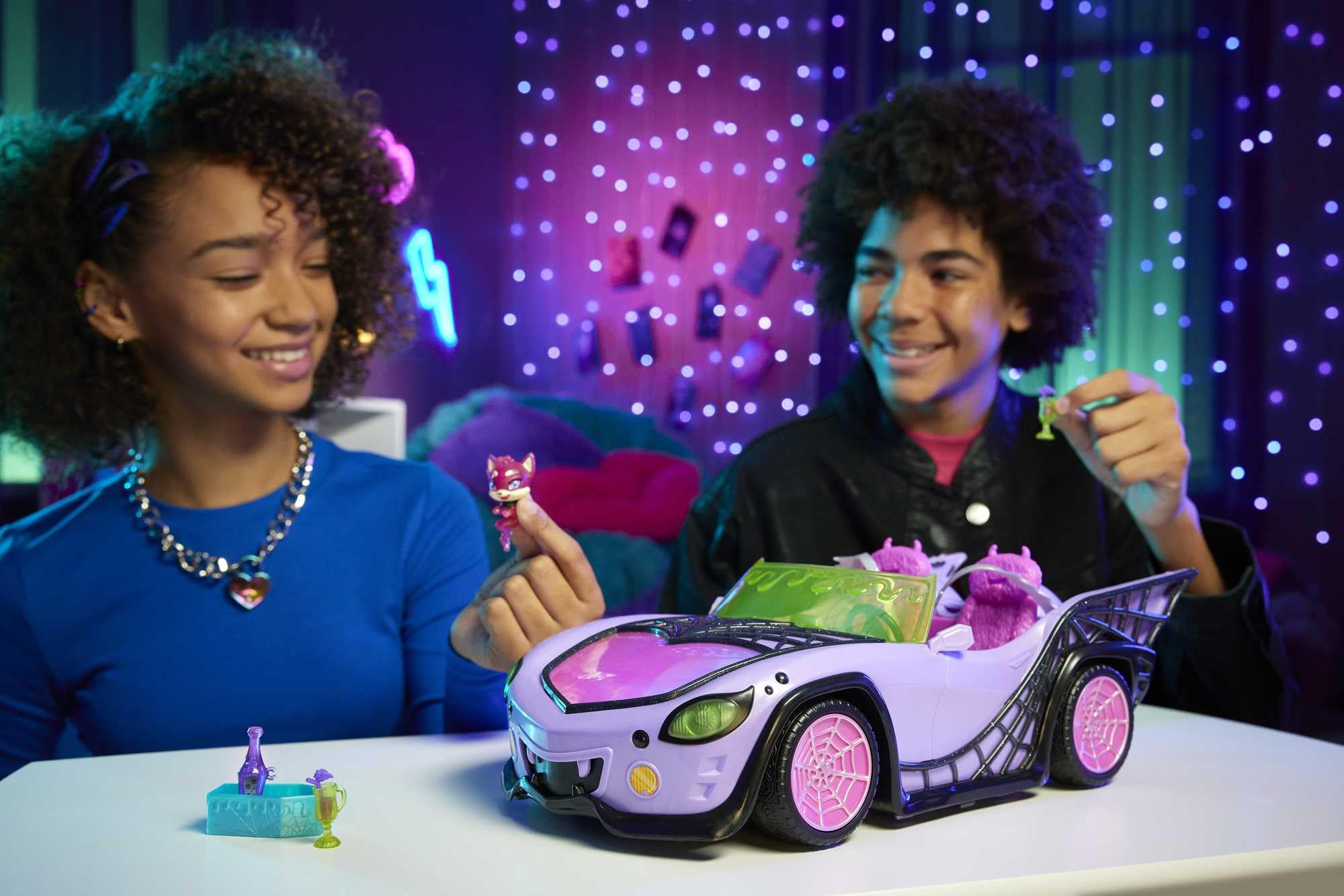 Monster High Ghoul Mobile - Purple Toy Car with Pet & Coffin Cooler Accessories 7