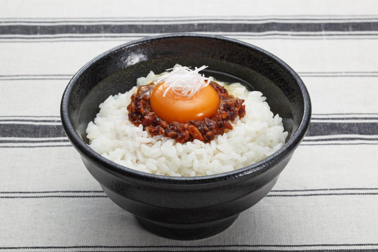 Momoya Taberu La Yu Spicy Chili Oil, 110g 5