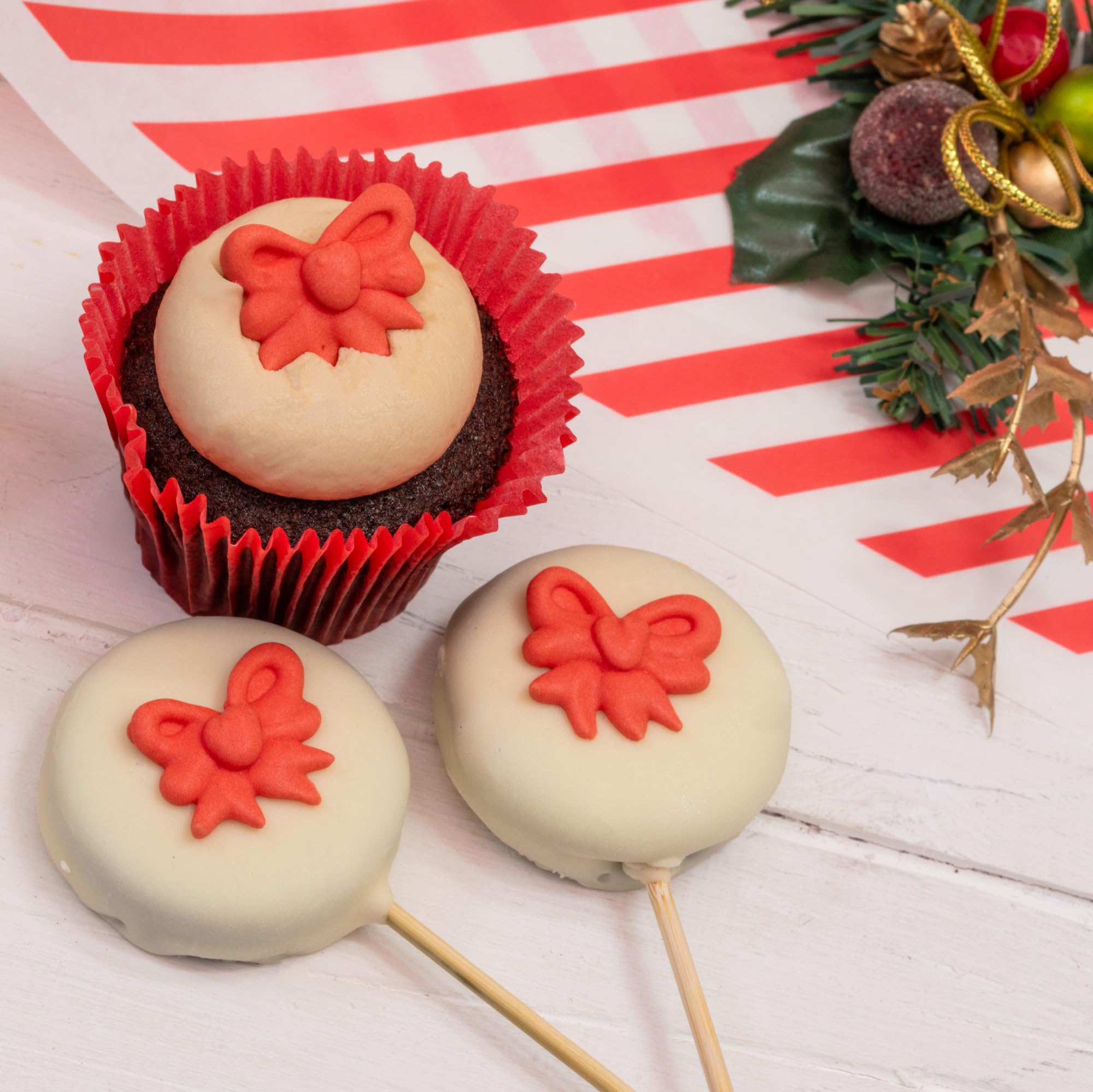 Culpitt Red Bow Sugar Pipings - Edible Royal Icing Cake & Cupcake Toppers (Pack of 12)