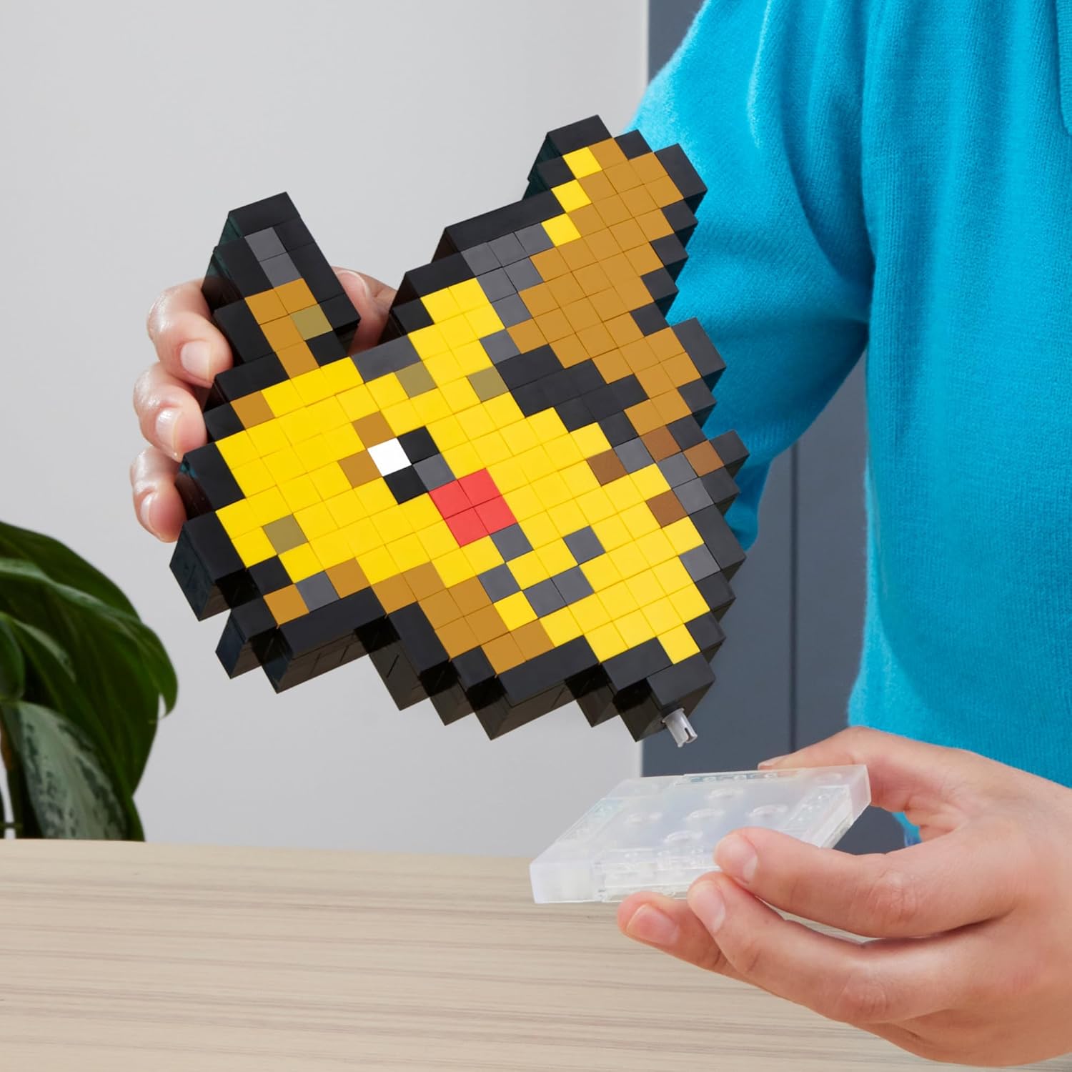 MEGA Pokémon Pikachu Building Set - 400-Piece Pixel Art Figure for Adult Collectors