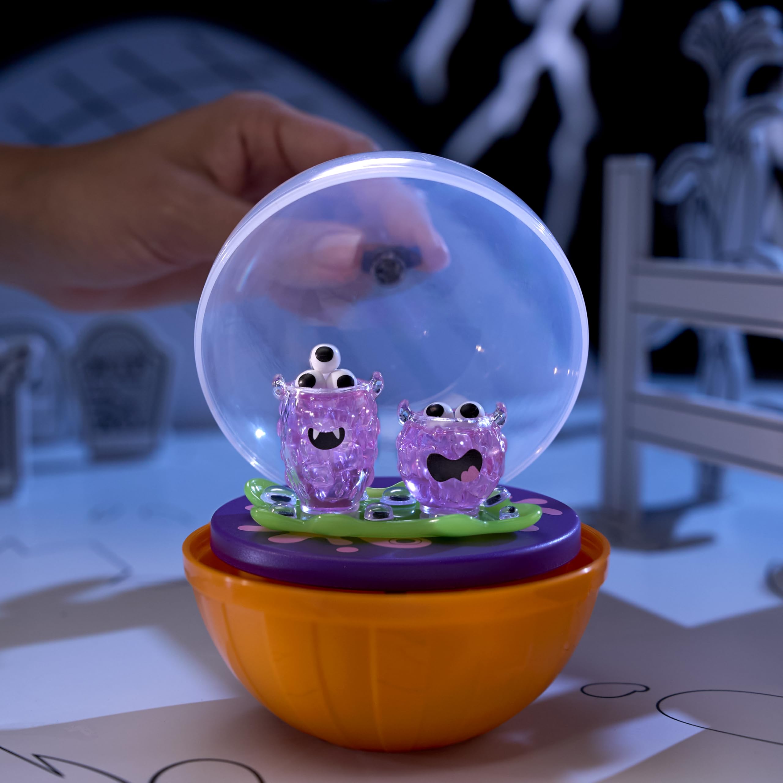 MGA's Miniverse Make It Mini Halloween 2025 - DIY Mini Collectibles Craft Kit 2