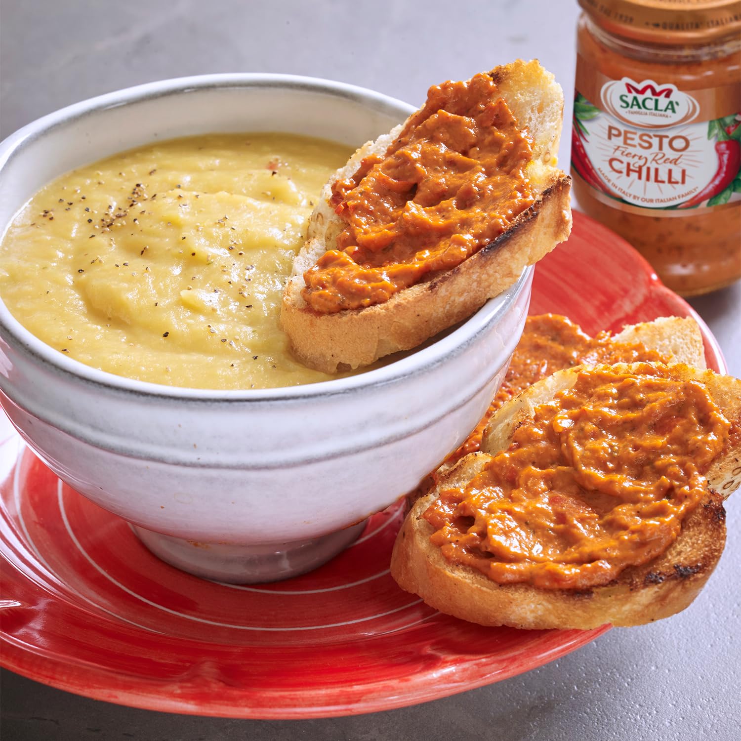 Sacla Fiery Chilli Pesto Sauce - 190g Jar | Authentic Italian Flavor
