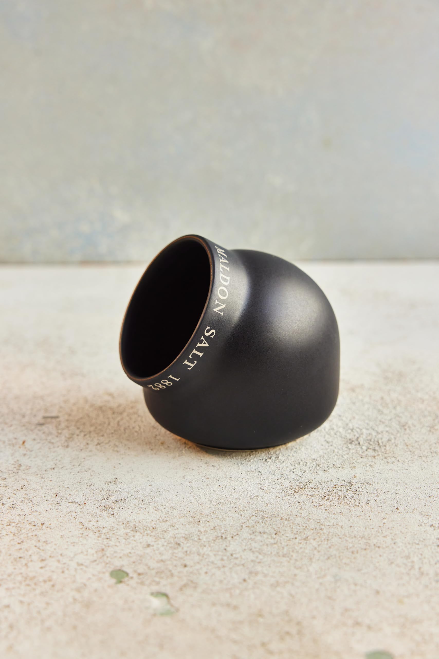 Maldon Ceramic Salt Pig - Classic Design for Kitchen Counter Storage | Black 7