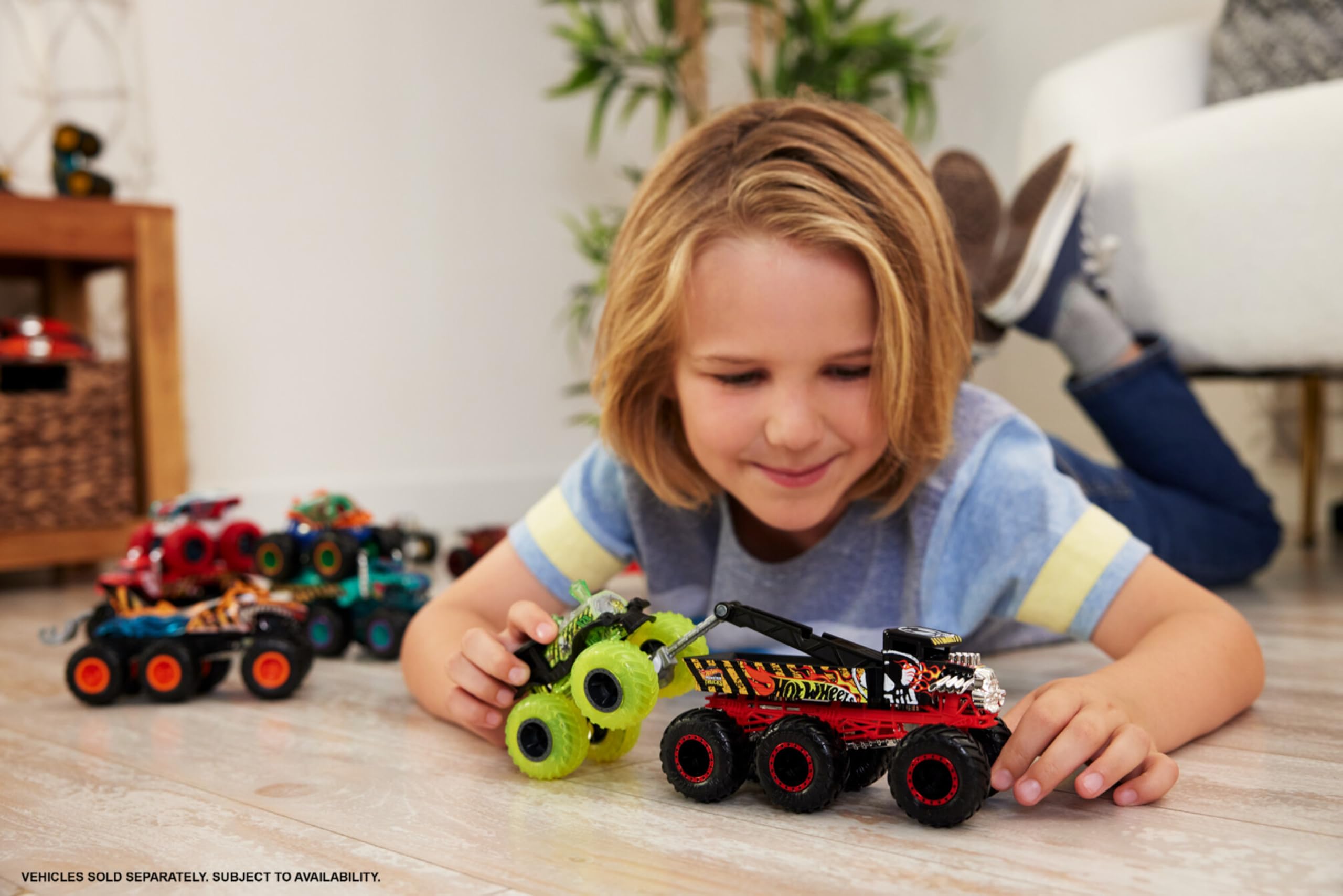 Hot Wheels Monster Trucks Big Rigs - 1:64 Scale 6-Wheel Toy Truck for Kids 3+ 7