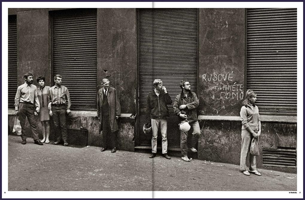 Josef Koudelka - Invasion Prague 68: Photographs | Hardcover | 296 Pages 7