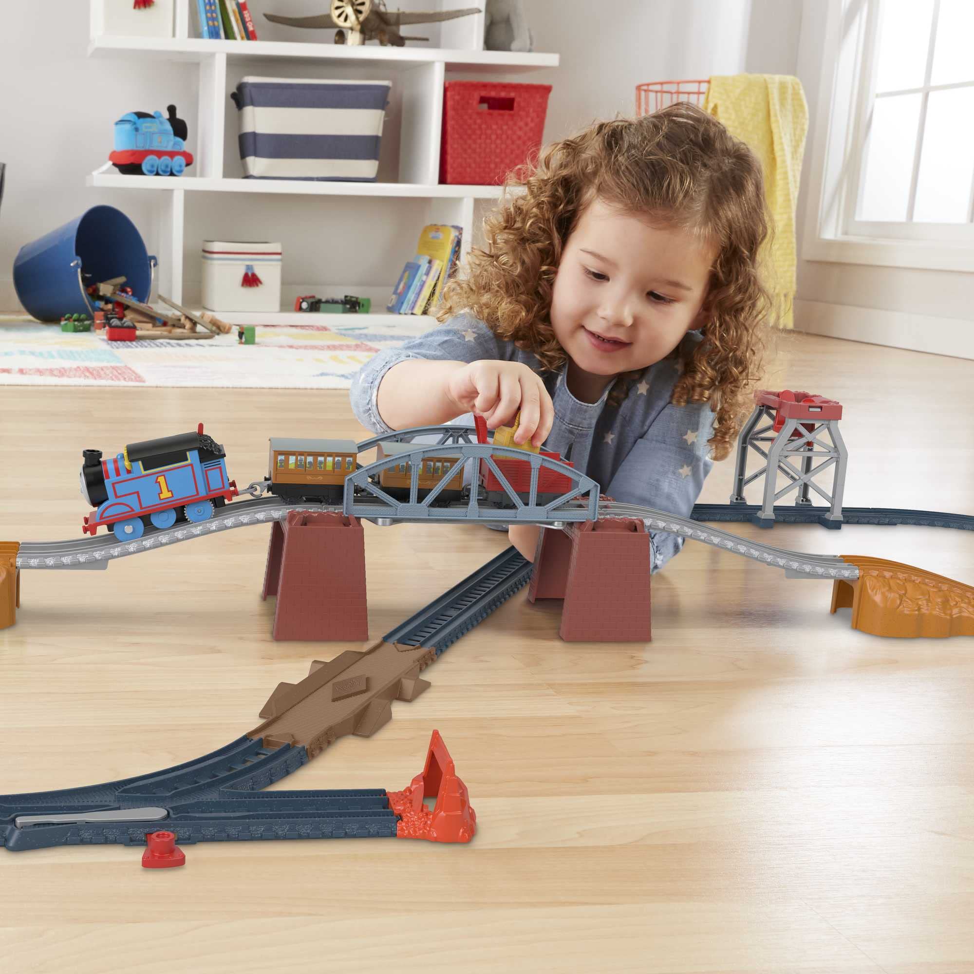 THOMAS & FRIENDS 3-in-1 Package Pickup Train Set with Motorized Thomas | Ages 3+ | HGX64 2