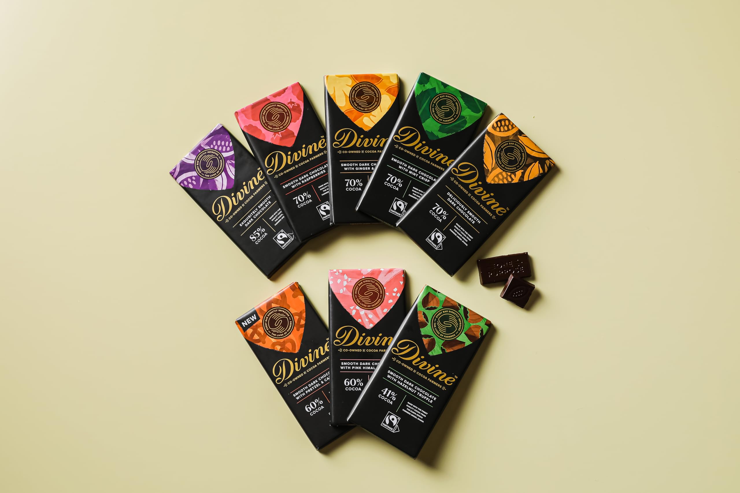 Divine - 68% Dark Chocolate with Fruit & Nut Bar (90 g) 3