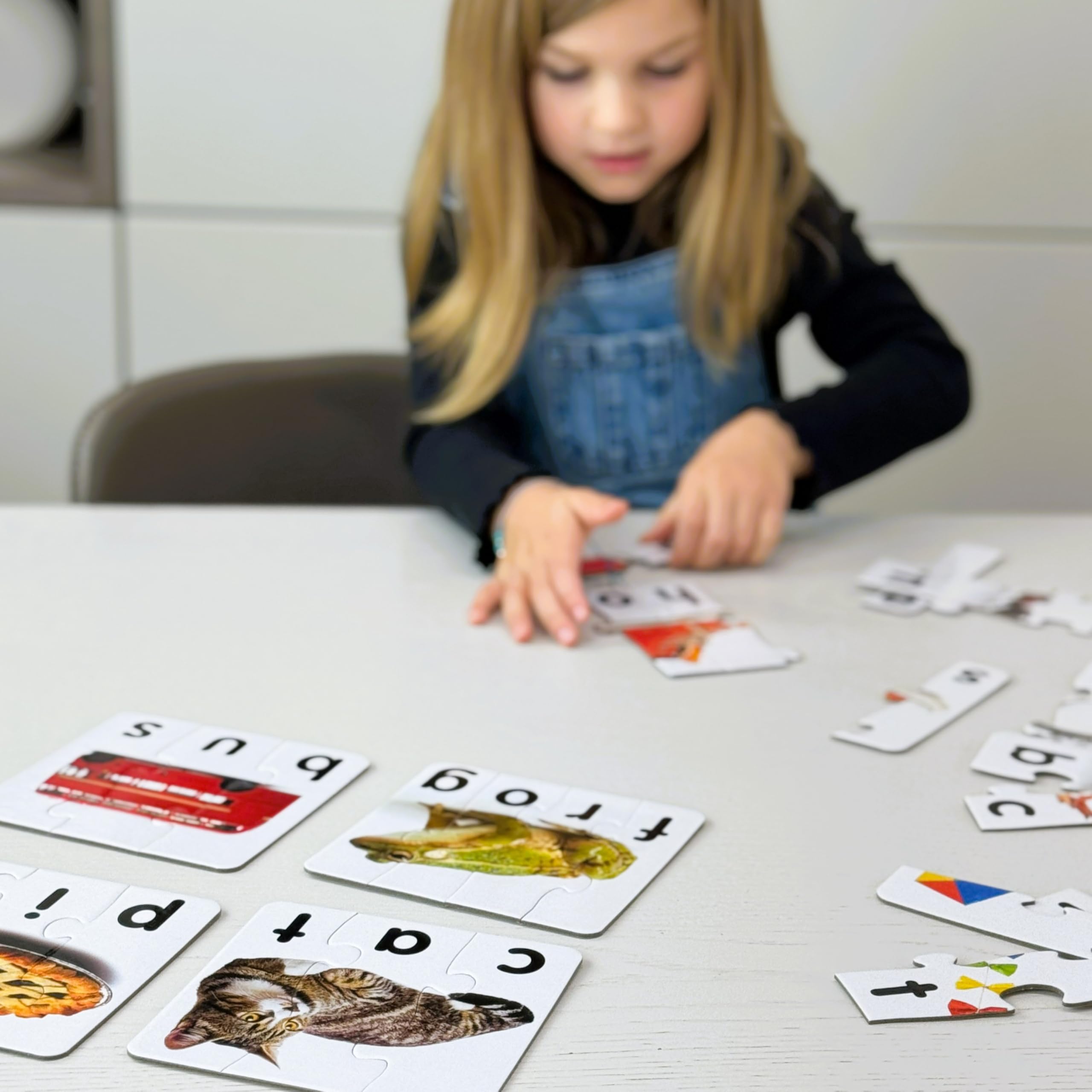 The Learning Journey Match It! Spelling Puzzle Set - Educational Word-Building Learning Game for Kids Ages 4-7