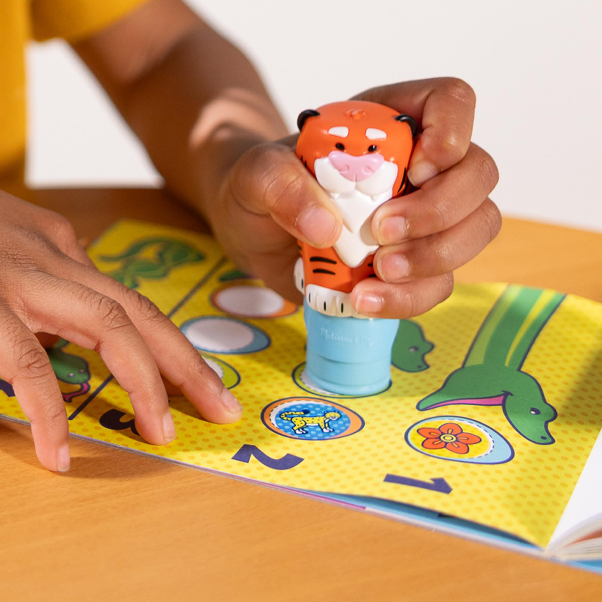 Melissa & Doug Sticker WOW! Pumpkin the Tiger Stamper Activity Set with 300 Safari Stickers 2