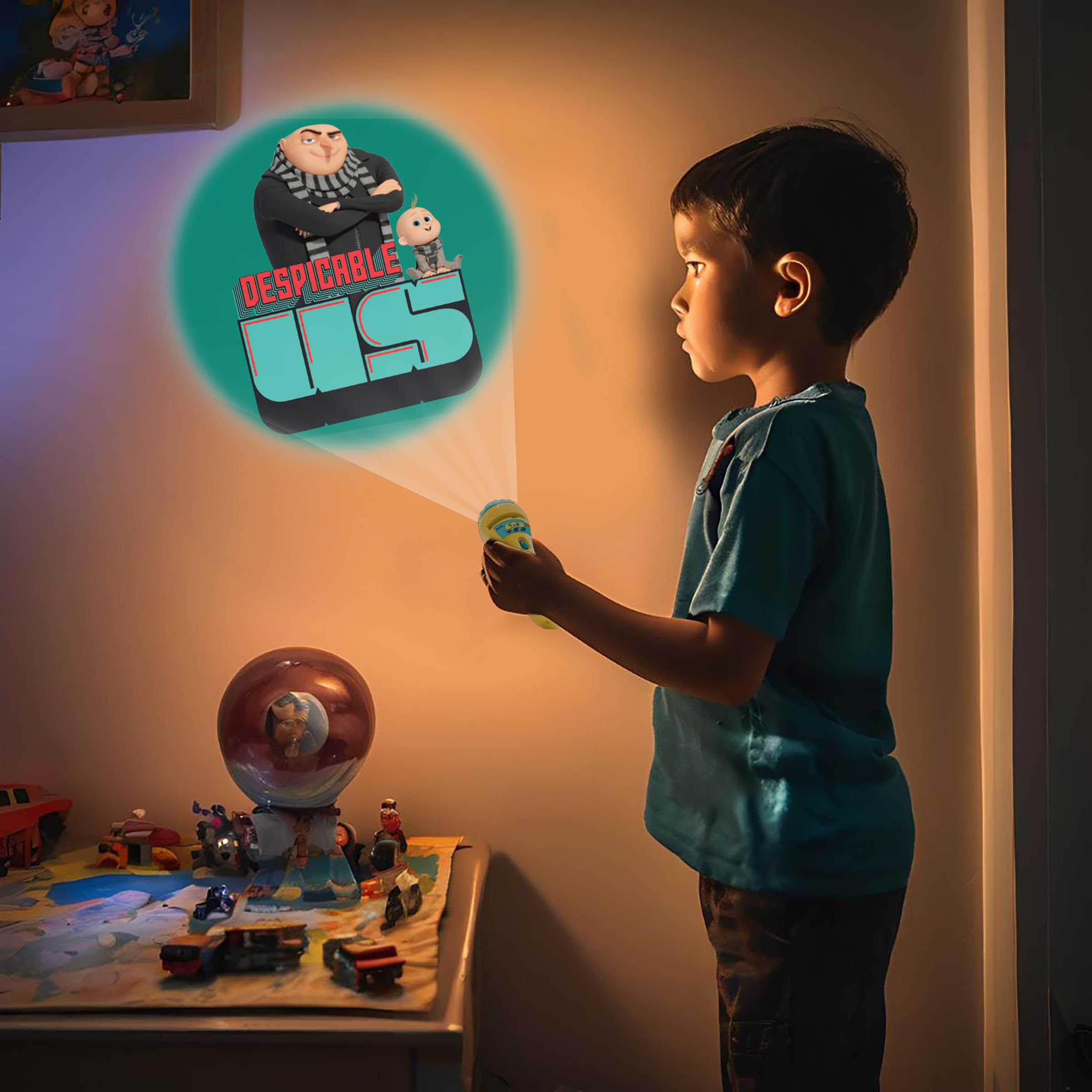 LEXIBOOK Despicable Me Minions Story Projector & Torch - 24 Images, 3 Discs, Ages 3+ 13