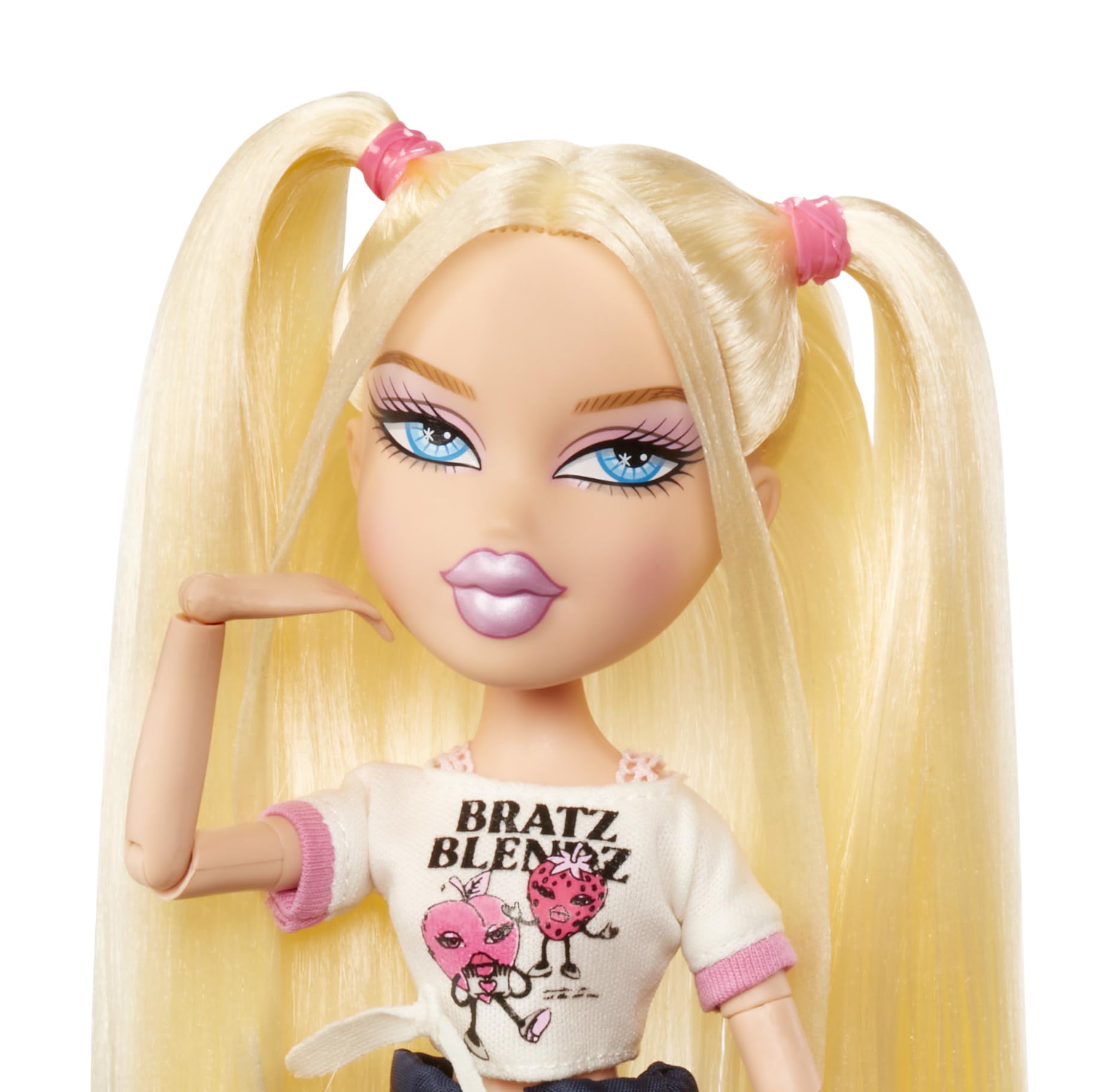 Bratz Stylin' Cloe Fashion Doll with Customizable T-Shirt and Matching Accessories 14