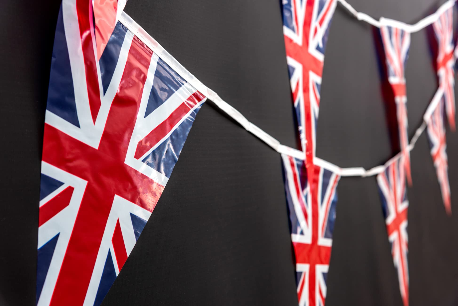 SHATCHI Union Jack Bunting Banner - 10m/33ft Long with 25 Triangle Flags for Royal Events & Sports 3