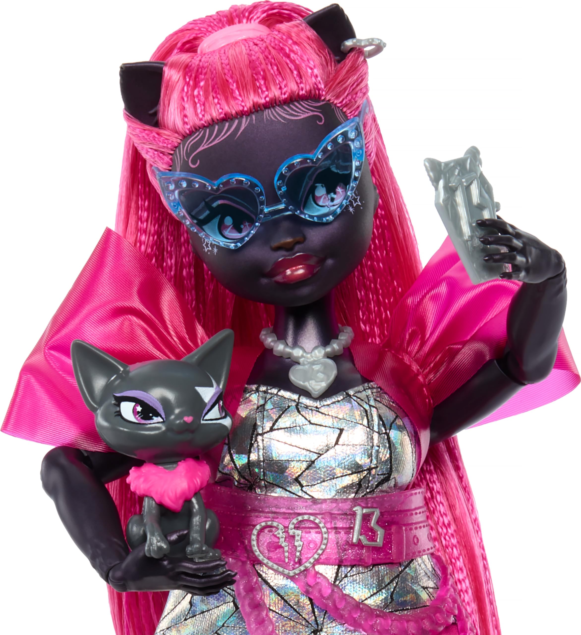 Monster High Catty Noir Doll with Pet Cat Amulette and Accessories HXH76 3