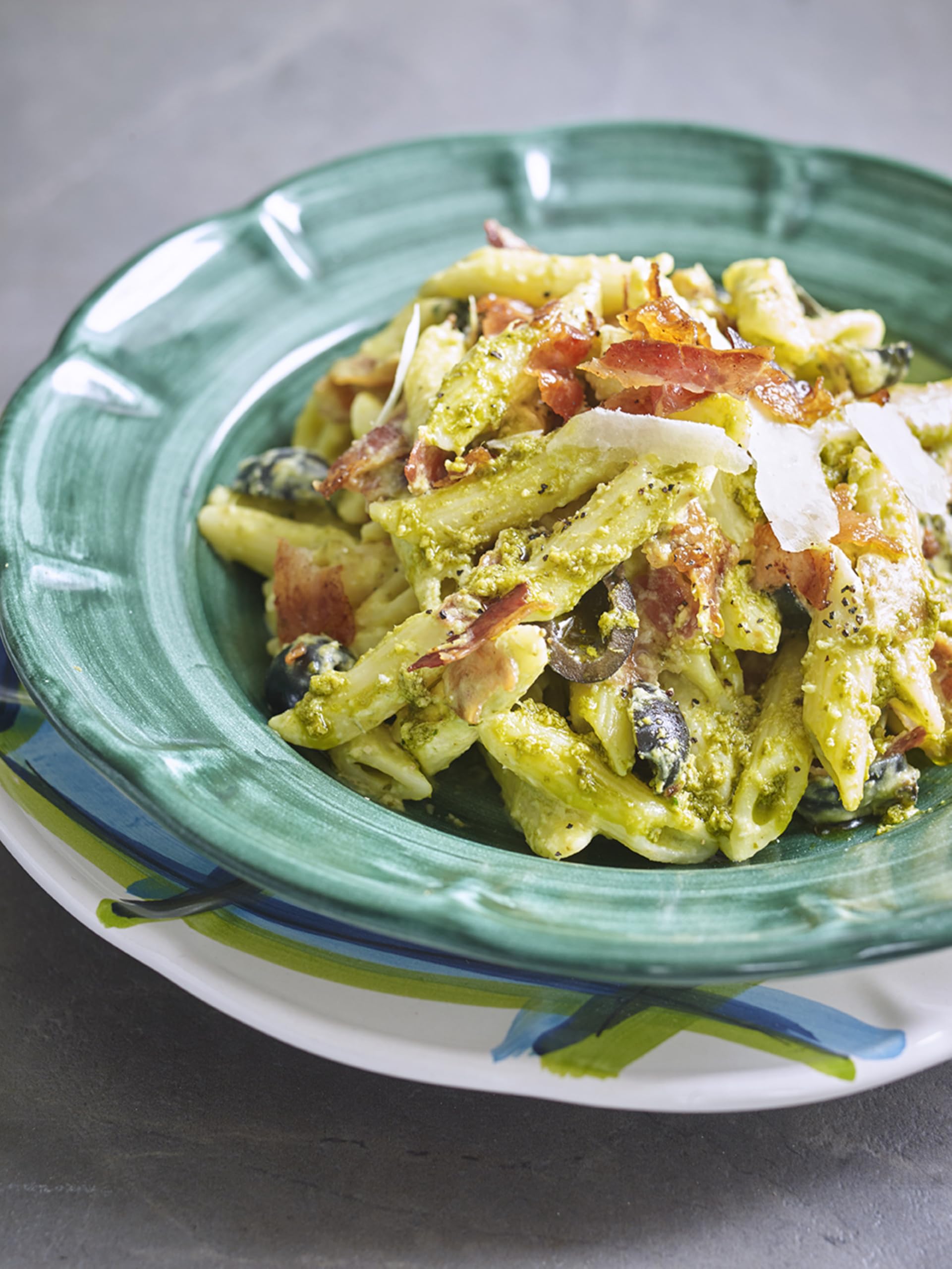 Sacla Classic Basil Pesto - Made with Fresh Basil, Italian Cheeses & Pine Nuts | 290g Jar 6