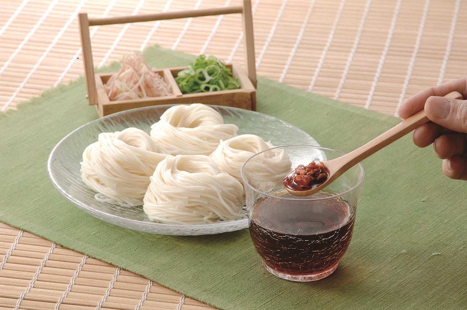 Momoya Taberu La Yu Spicy Chili Oil, 110g 10