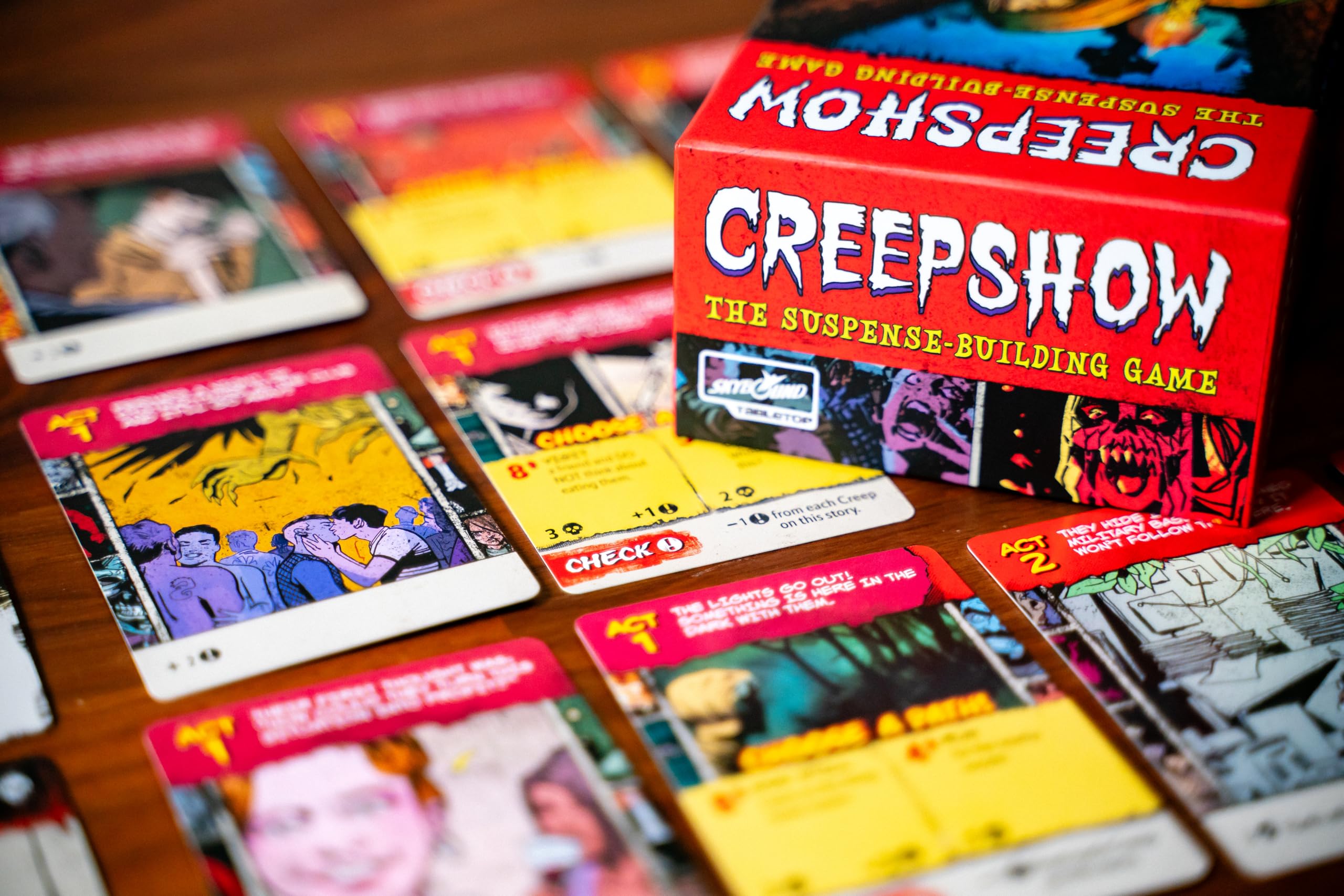 Skybound Games Creepshow The Suspense-Building Card Game 4