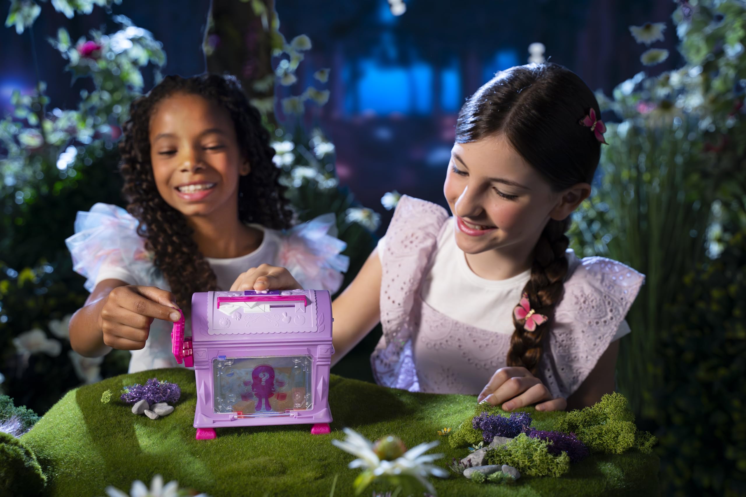 Secret Findees Magic Mailbox - 10+ Surprise Reveals & Mini Playset - Ages 4+ 55