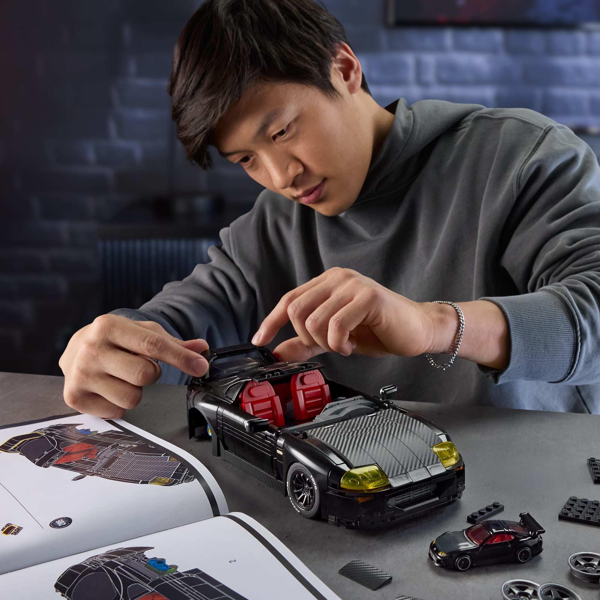 Mattel Hot Wheels '94 Toyota Supra MKIV Building Set - 1:16 Scale, 824 Pieces, Ages 10+
