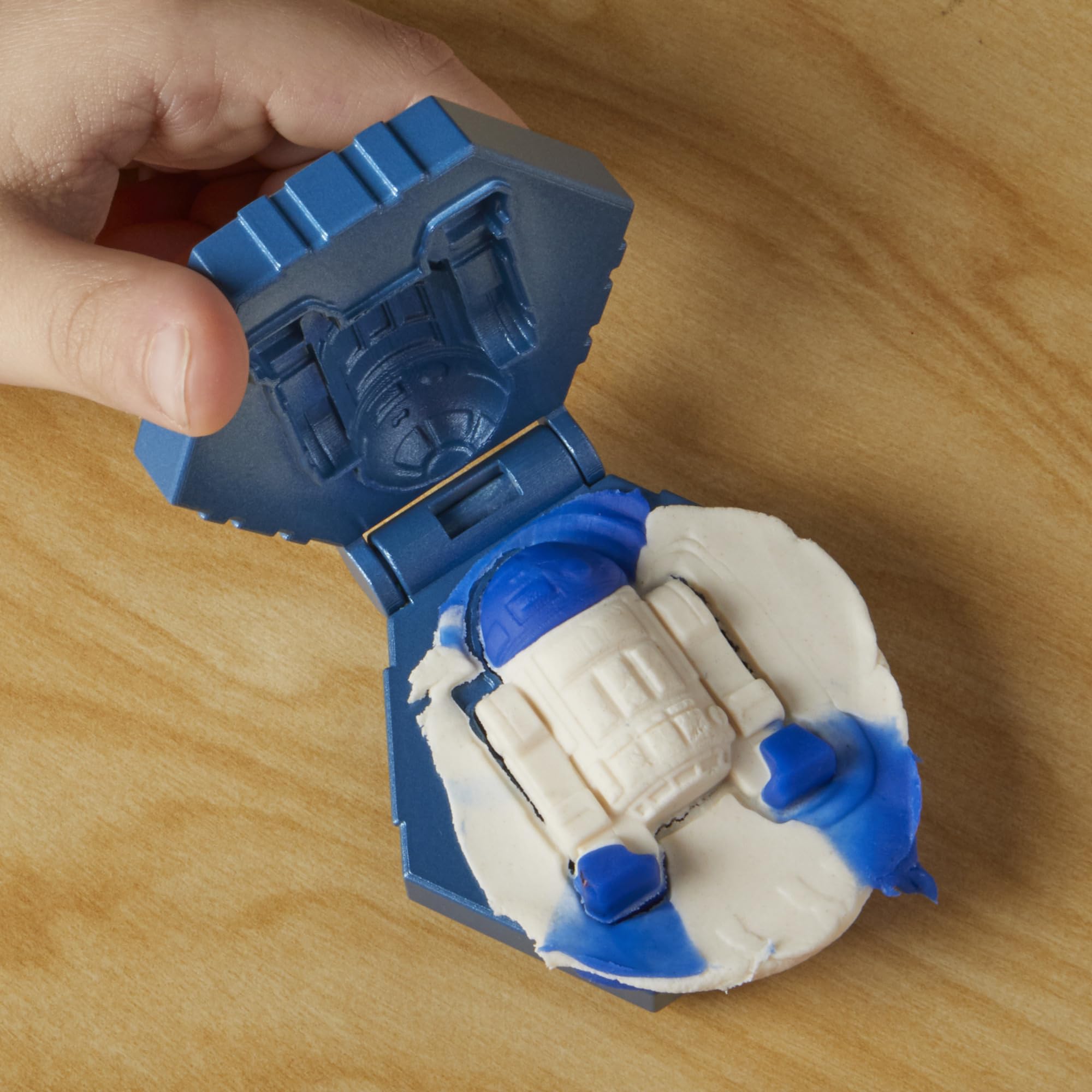 Play-Doh Star Wars Squish & Slice Lightsabers Action Figure Set | Ages 4+ | 2 Figures 9