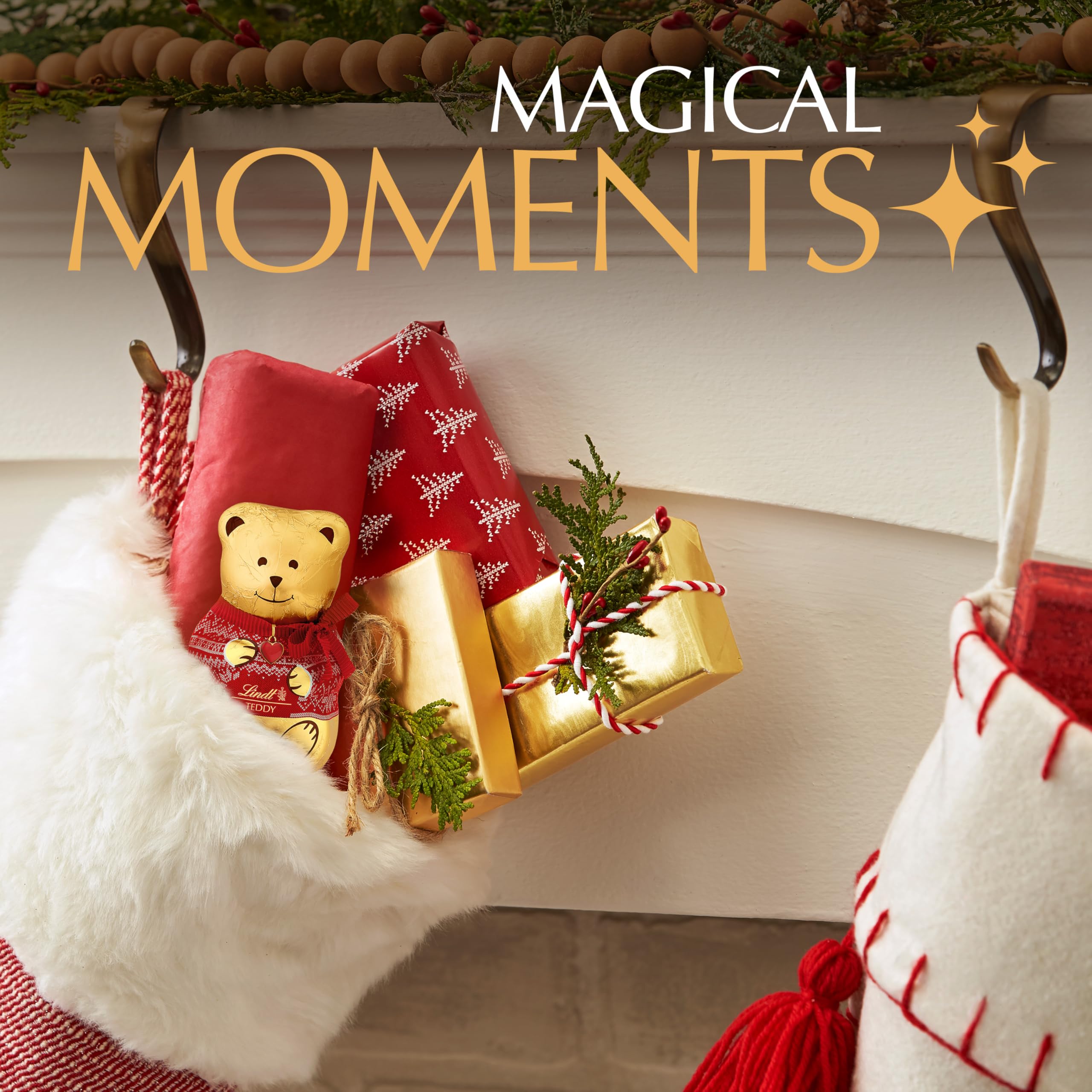 Lindt - Teddy with Christmas Jumper Hollow Chocolate Figure (200 g) 23