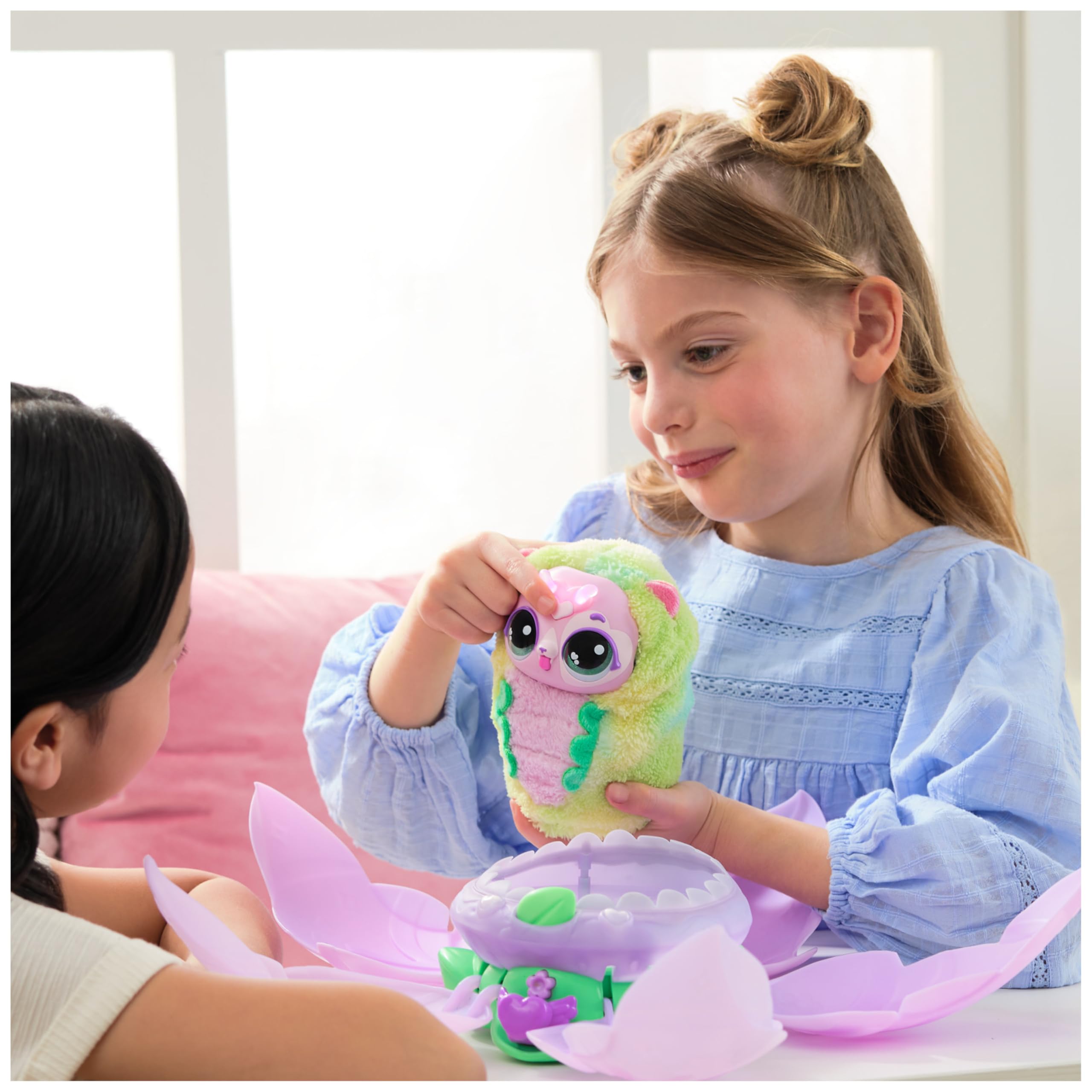 HATCHIMALS Bloomables Puppyfly Surprise Interactive Toy with Flower and Accessories 7