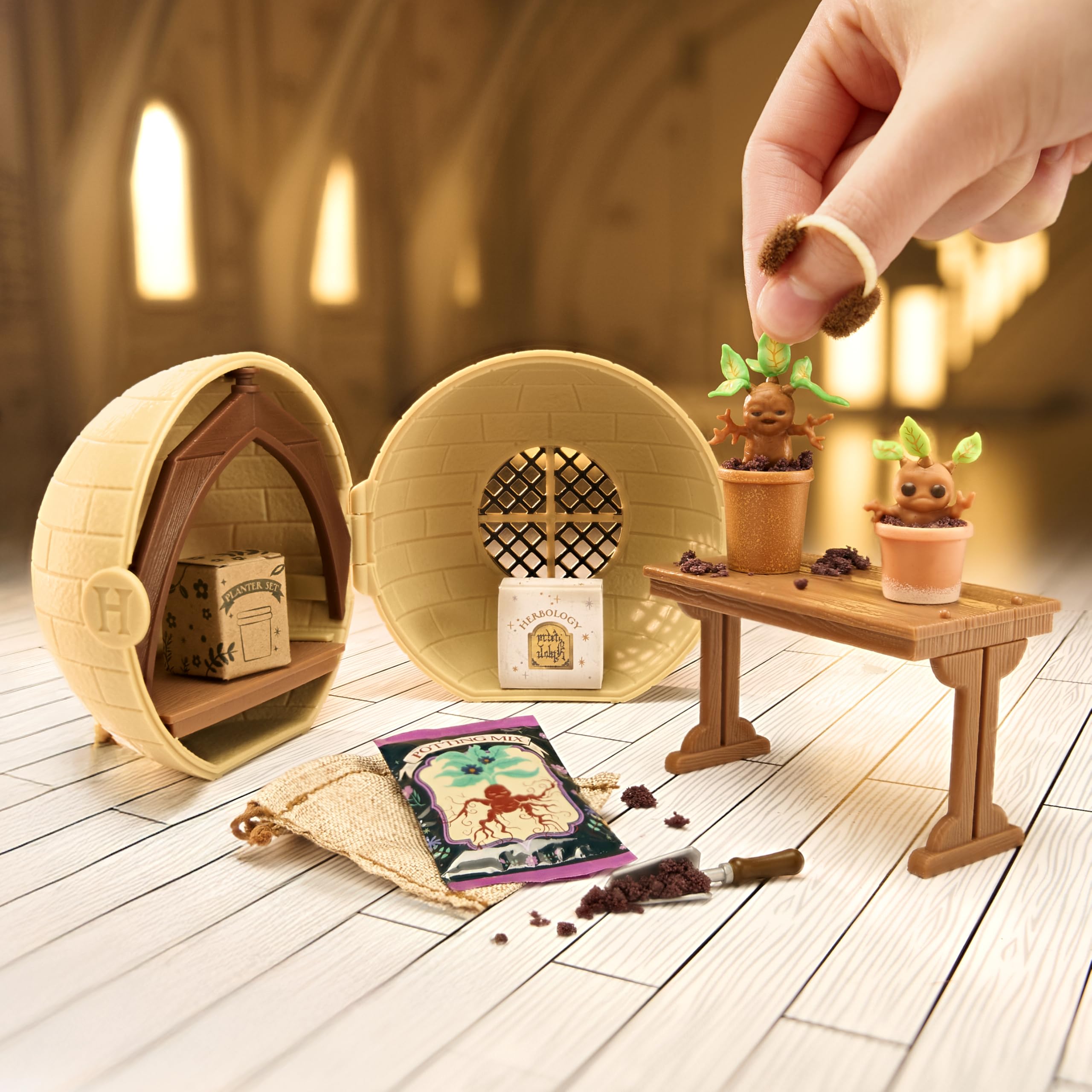 MGA's Miniverse Make It Mini Back to Hogwarts Harry Potter Collectible Prop DIY Kit | Resin 3