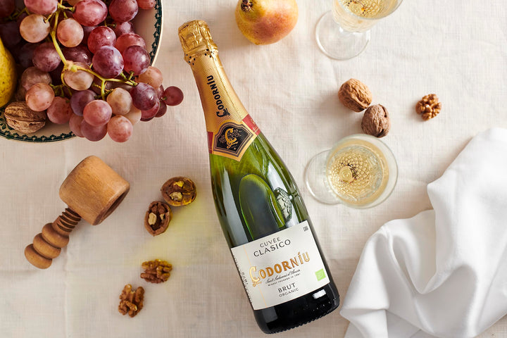Codorníu Clásico Brut Cava - White Sparkling Wine (75cl)