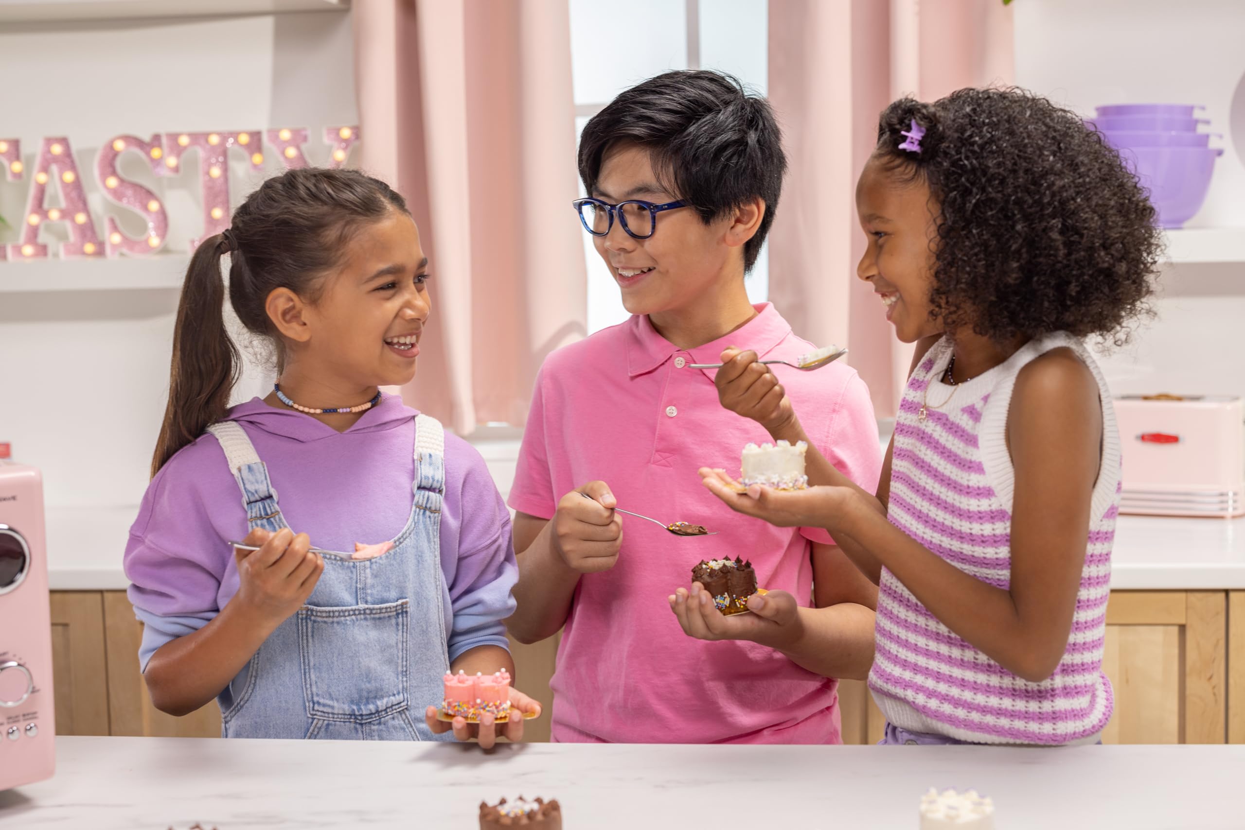 Tasty Tinies Bake Shop Cake Mix Kit - Vanilla Cake with White Vanilla Frosting, Ages 6+ 12