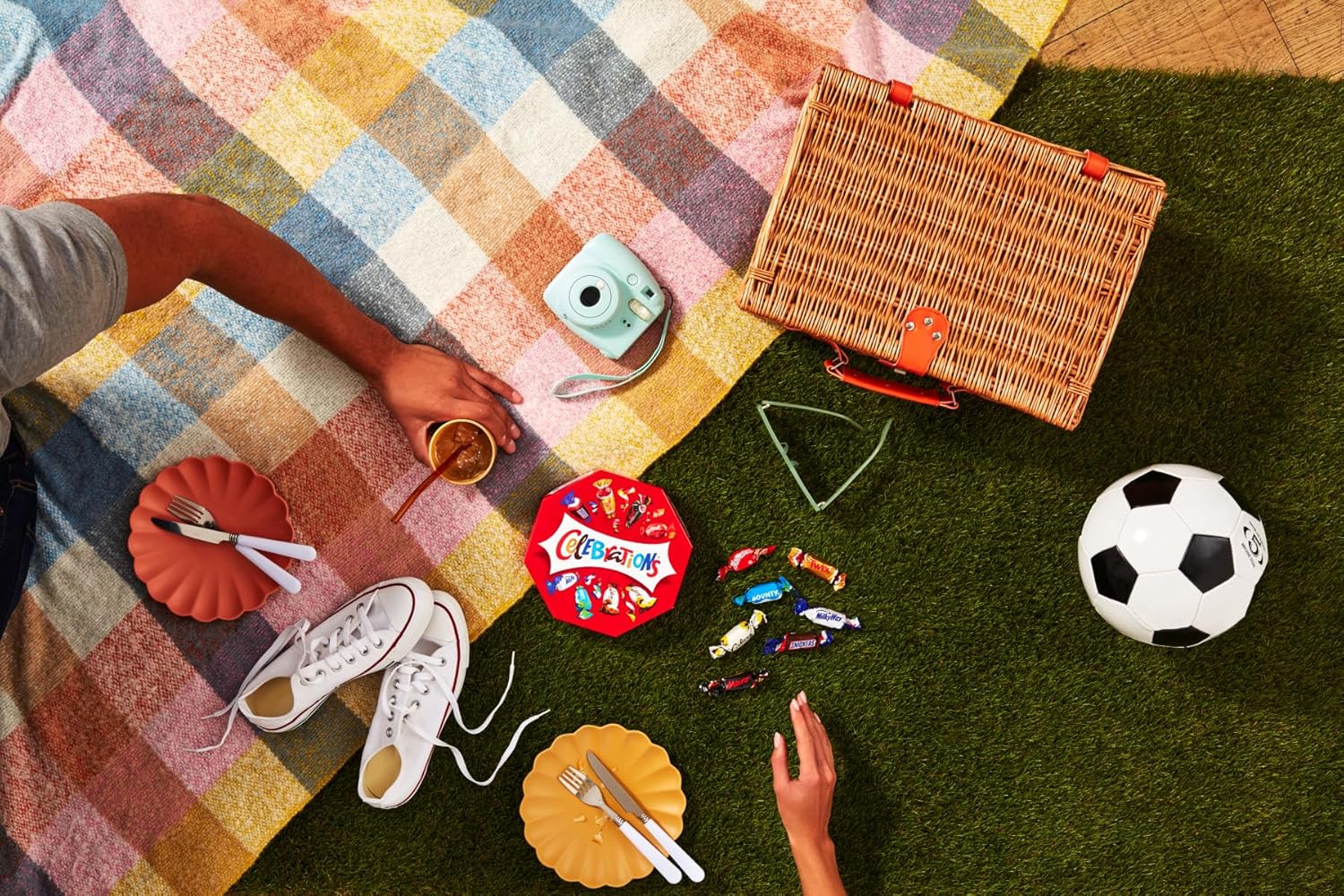 Celebrations Milk Chocolate Gift Box of Mini Chocolates & Biscuit Bars - 385g 9