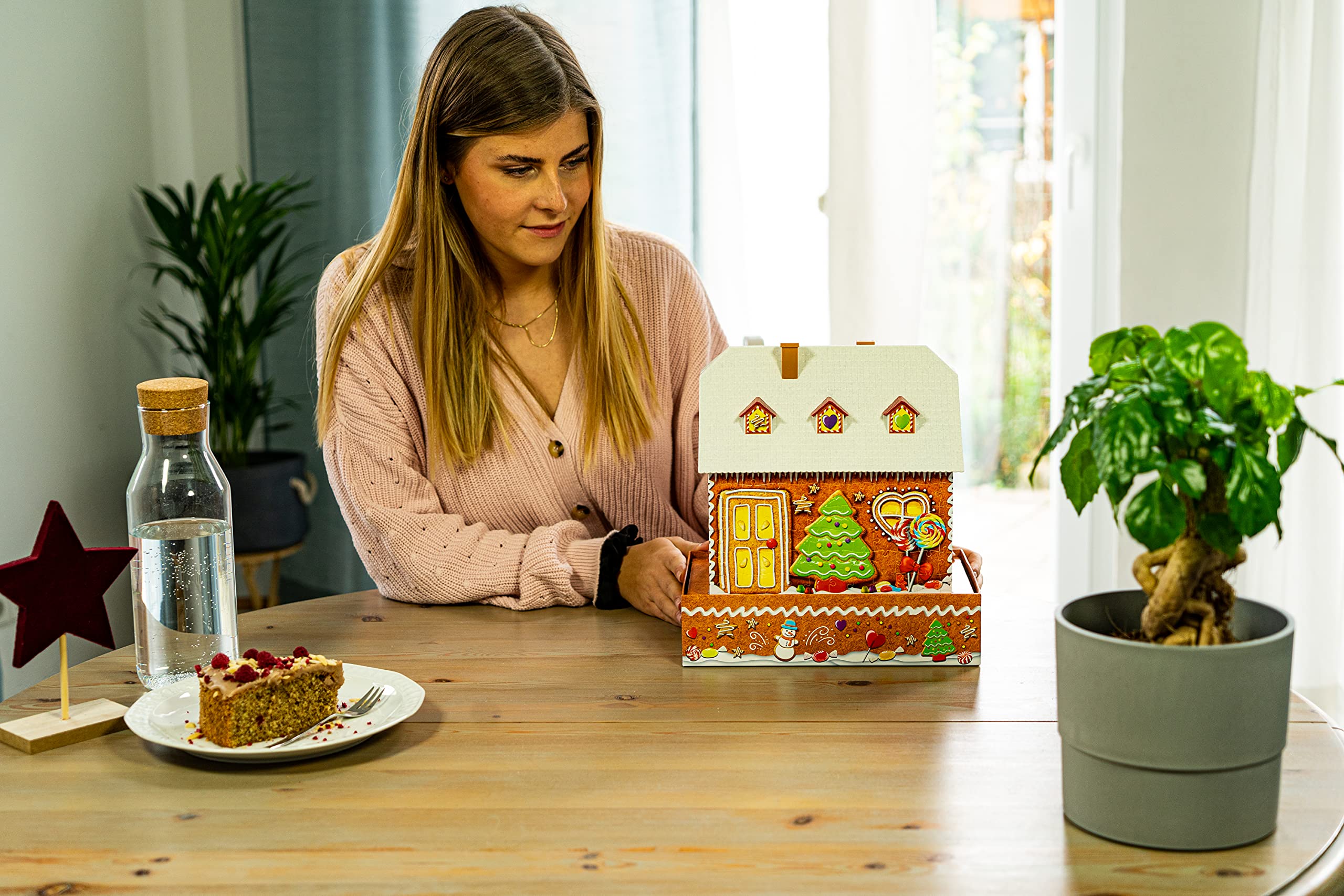 Ravensburger 3D Puzzle - Christmas Gingerbread House Light-Up 216-Piece Set 8