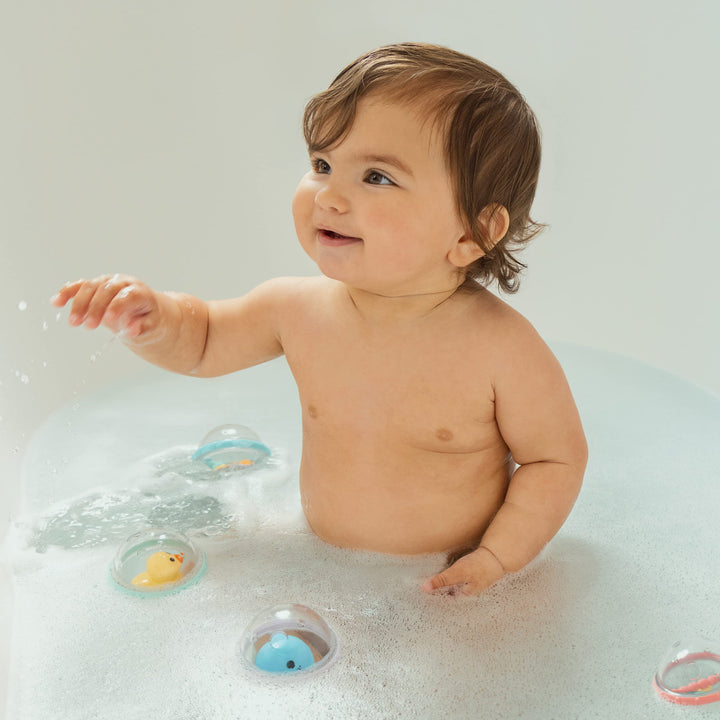 Munchkin Float and Play Bubbles Bath Toy - Spinning, Rattling & Floating Water Play for Babies 4+ Months