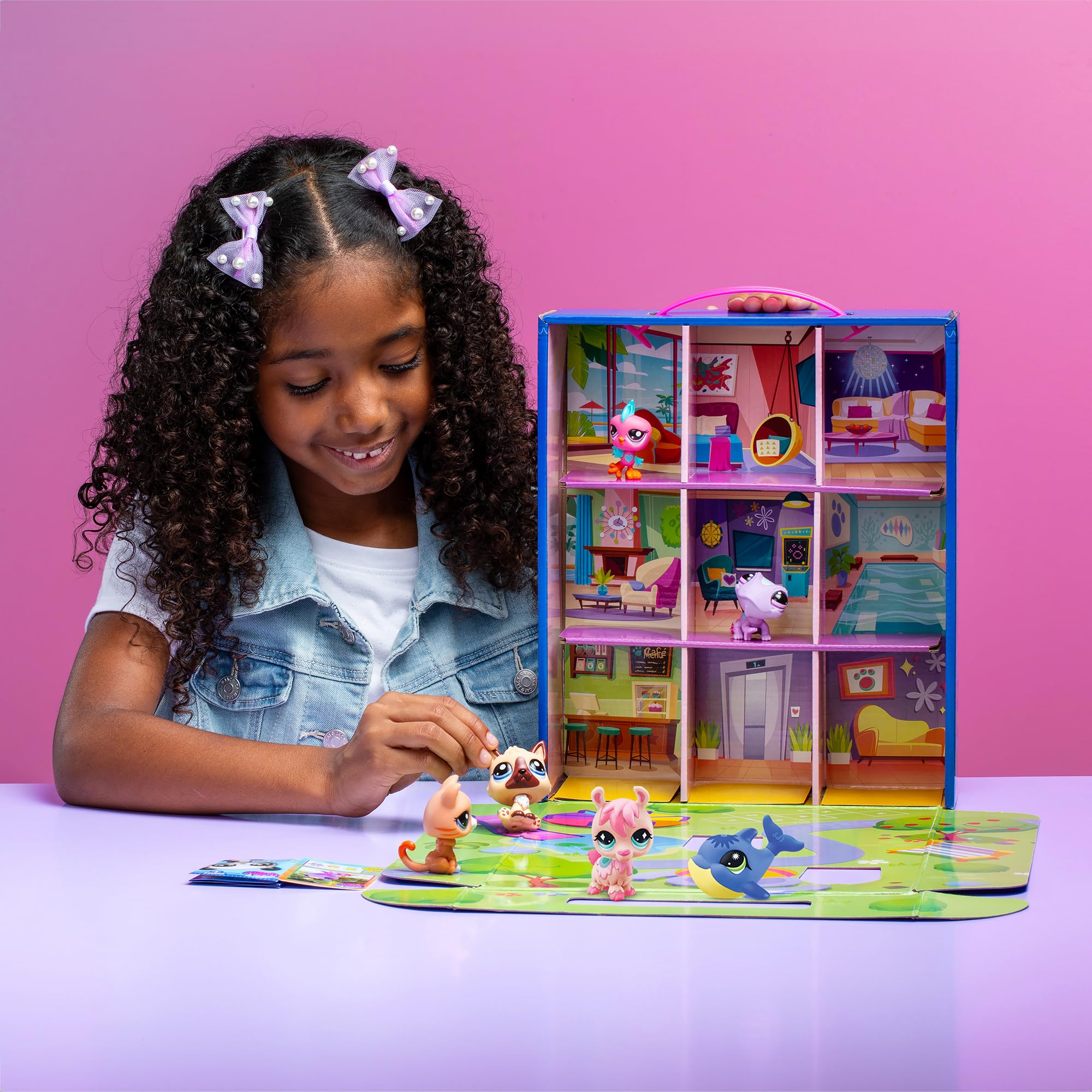 Littlest Pet Shop Bandai Playful Pet Hotel - 6 LPS Minis with Accessories & Virtual Code 16