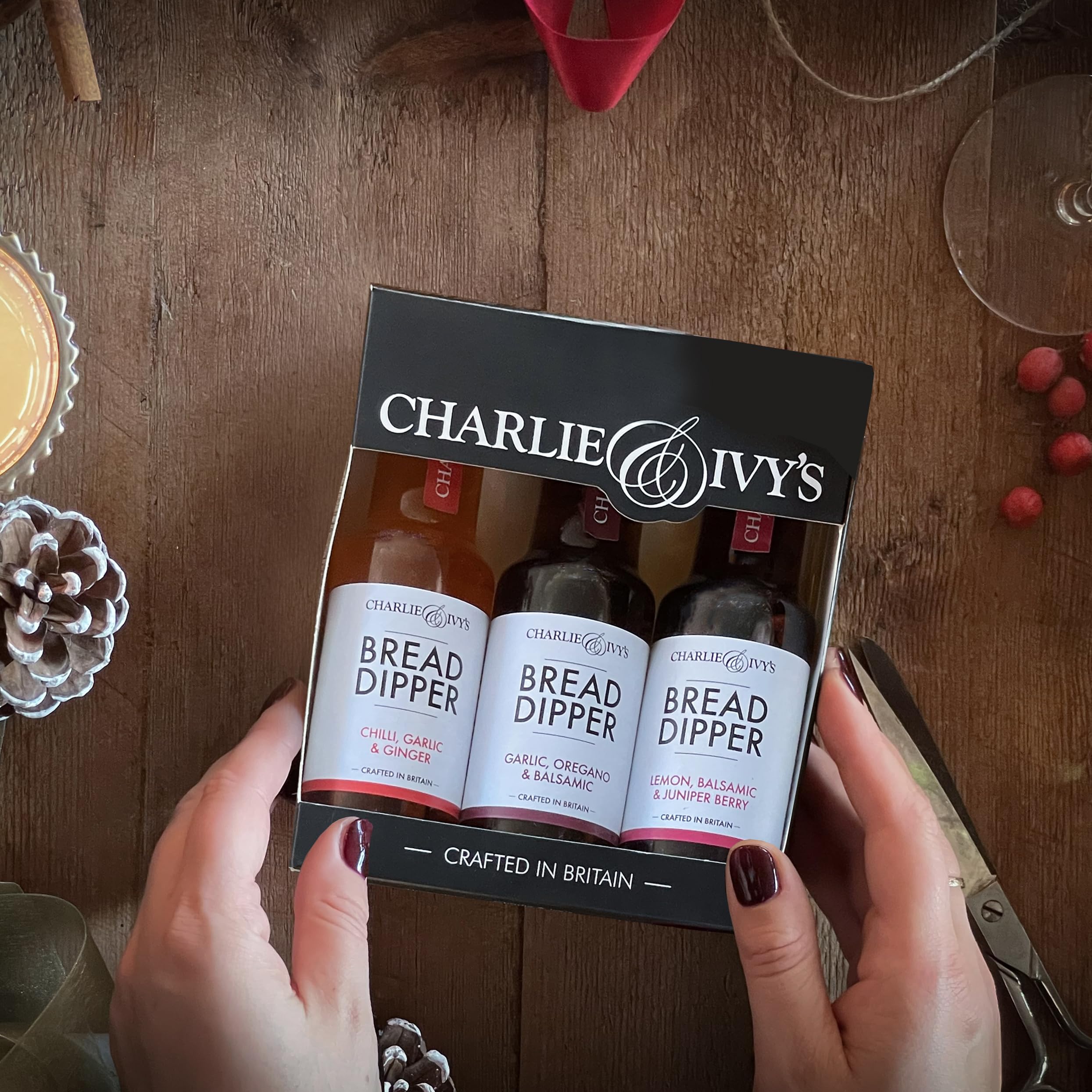 Charlie & Ivy's Mini Bread Dipper Pack - 3 x 100ml - Garlic, Chilli & Balsamic Flavours 8