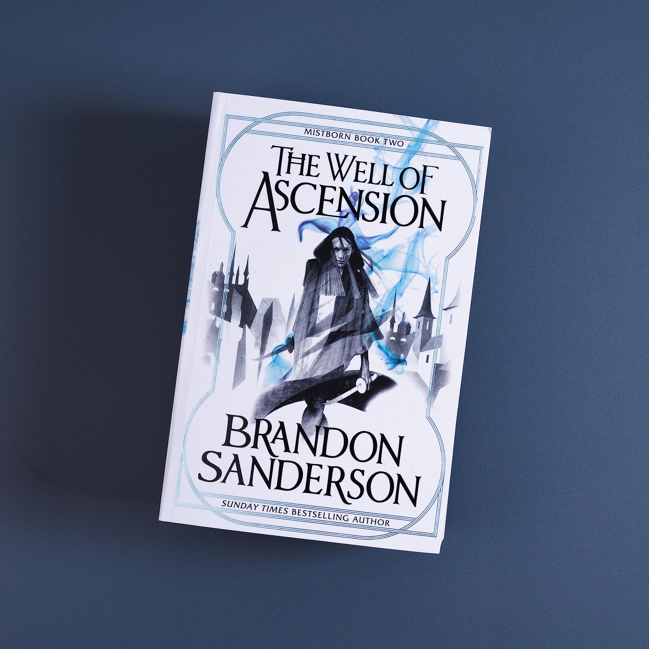 Brandon Sanderson - The Well of Ascension: Mistborn Book Two [Paperback]