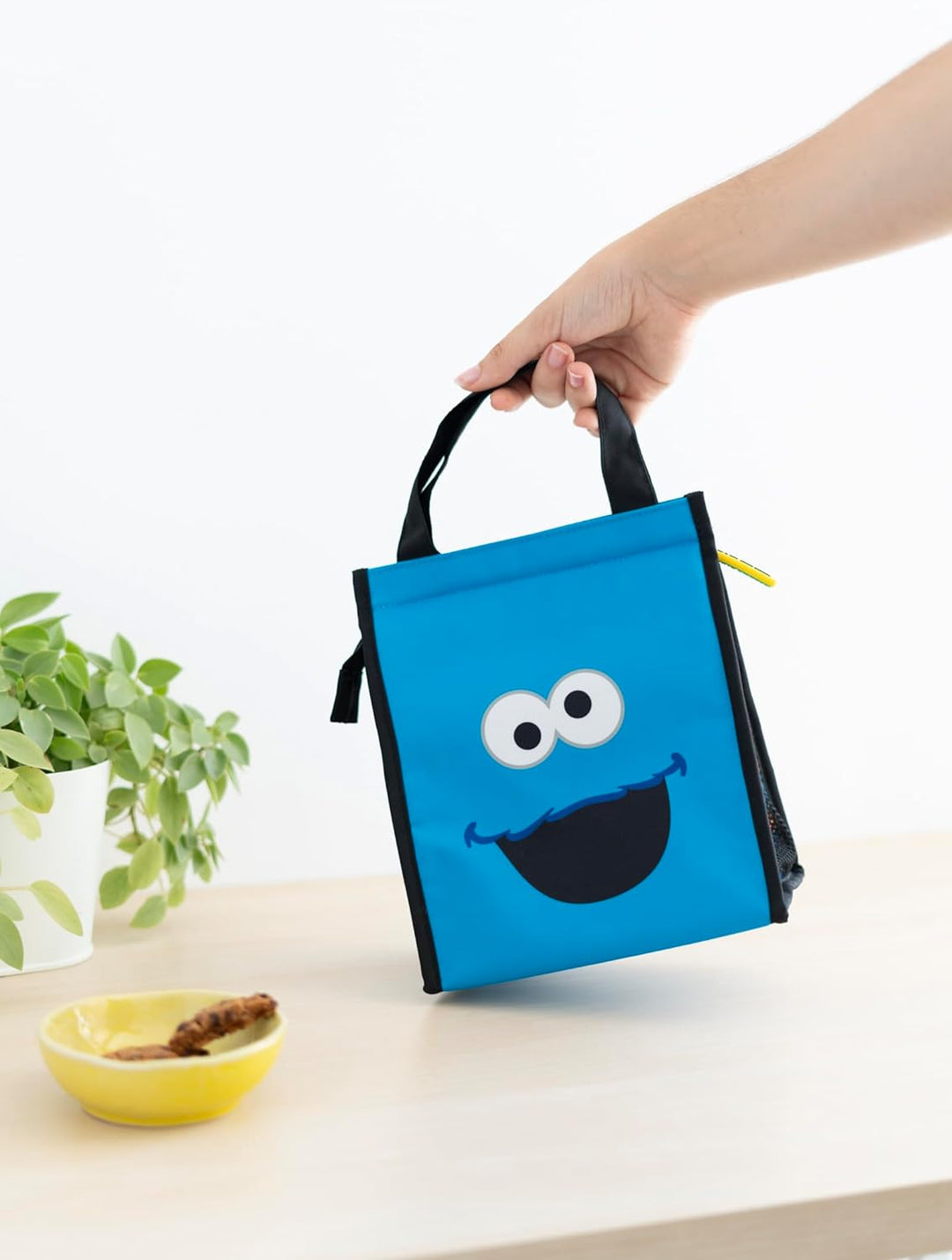 Grupo Erik Sesame Street Lunch Bag | 8 x 9 x 5 inches - 20 x 23 x 13 cm