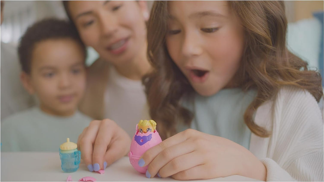 HATCHIMALS Alive, Hatch N’ Stroll Playset with Pushchair Toy and 2 Mini Figures