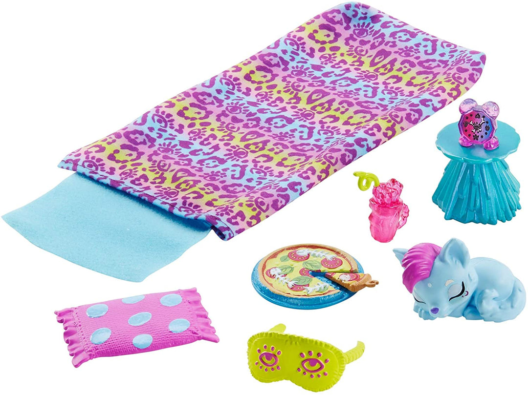 Cave Club Wild About Sleepovers Poupée et accessoires